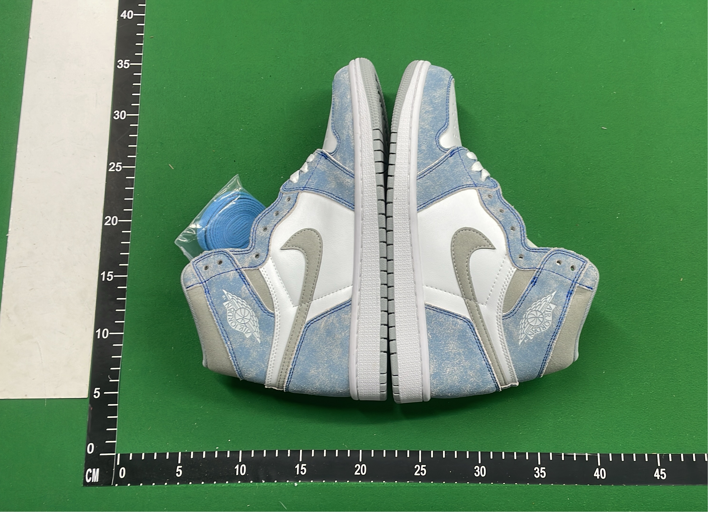 Air Jordan 1 High OG 'University Blue' Sneakers