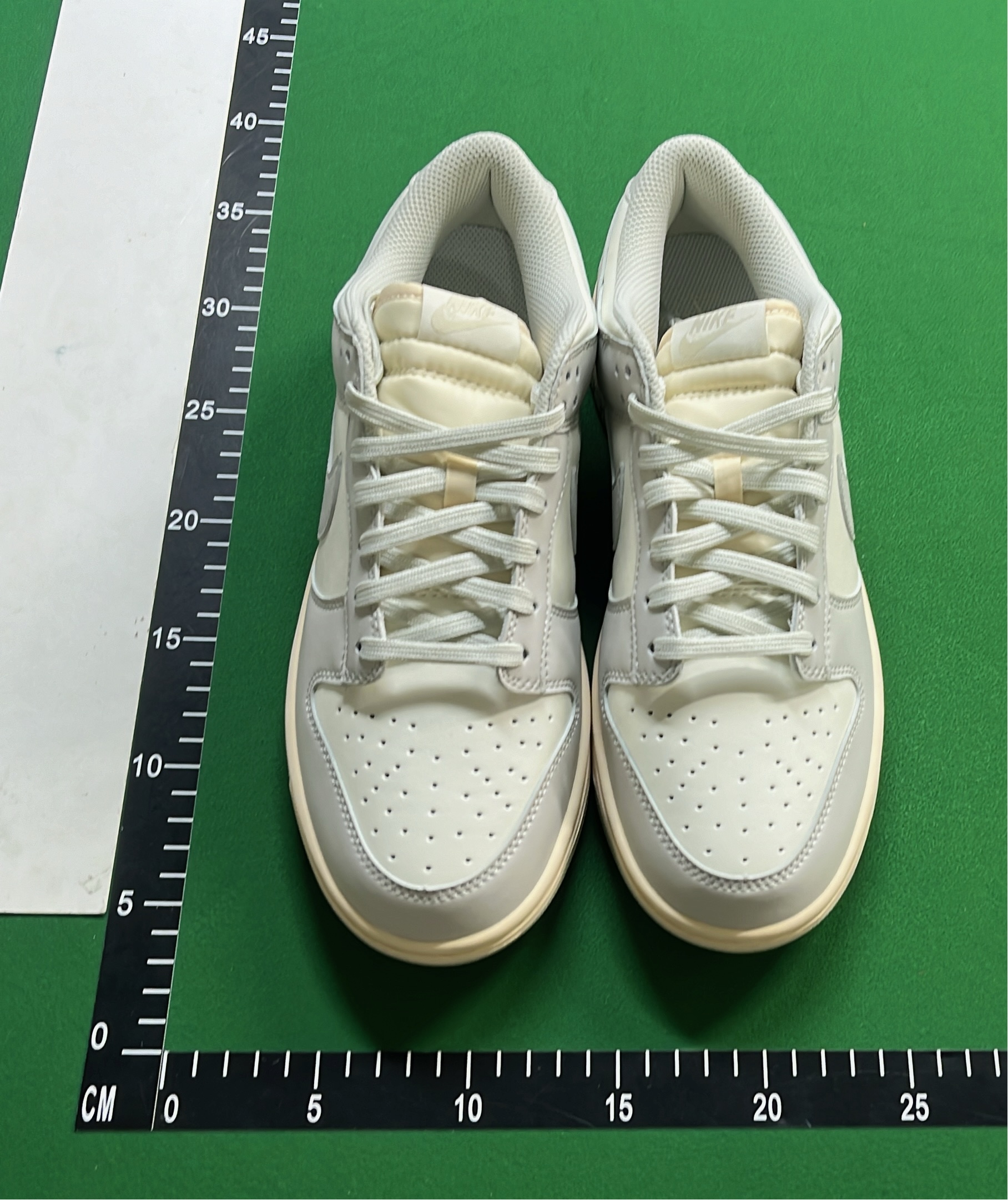 AKA Top Flow VT Version Dunk SB Sneakers