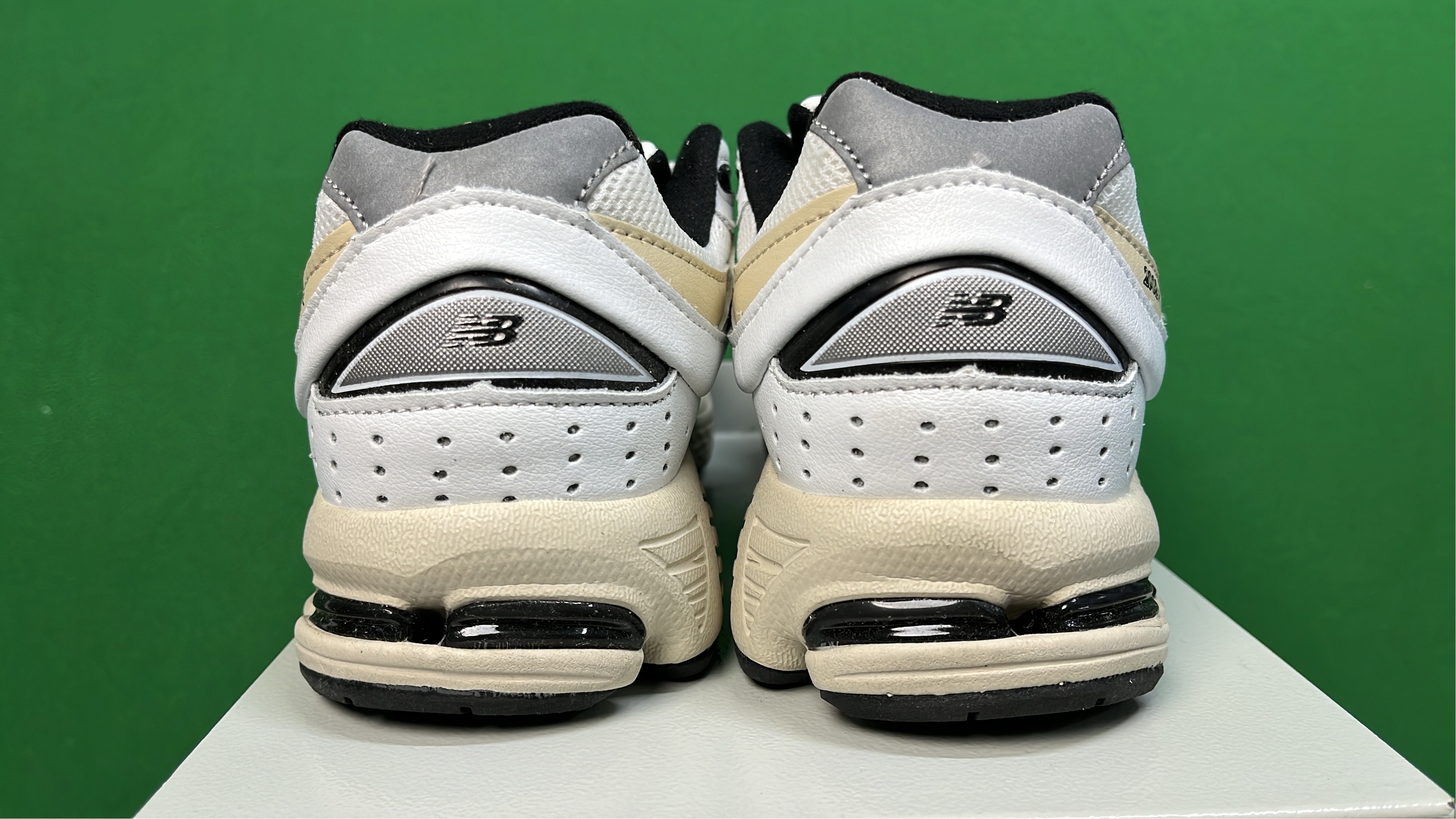 New Balance 2002R Running Shoes - Classic Comfort & Support