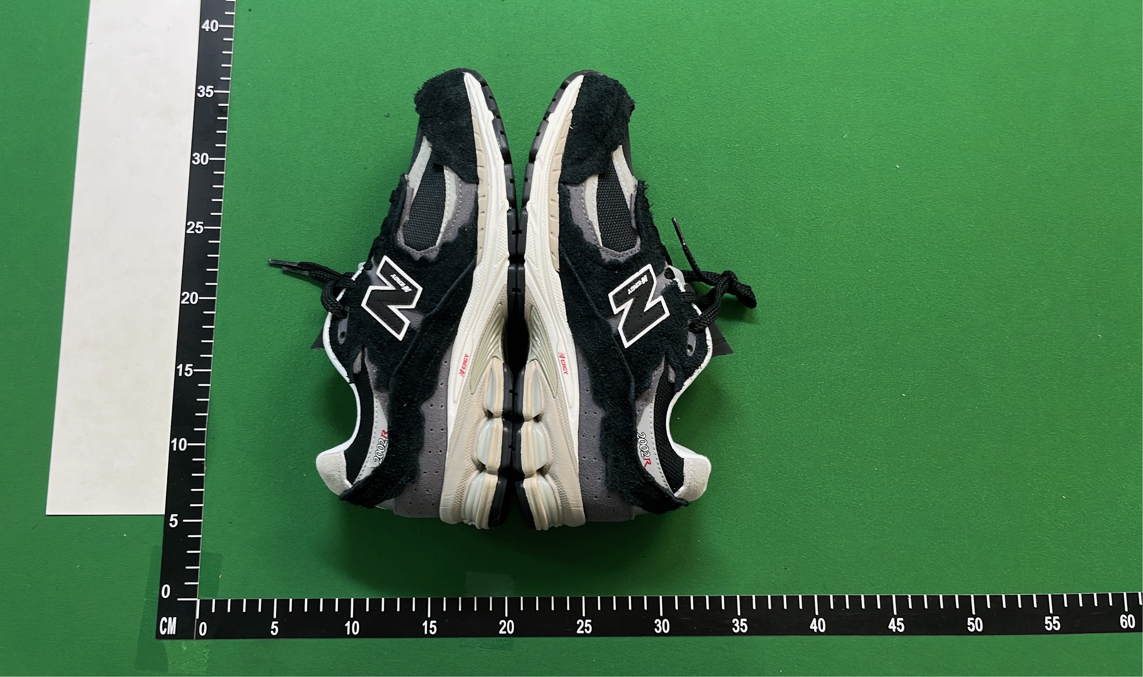 New Balance 2002R Sneakers - Premium Running Shoes for Men and Women