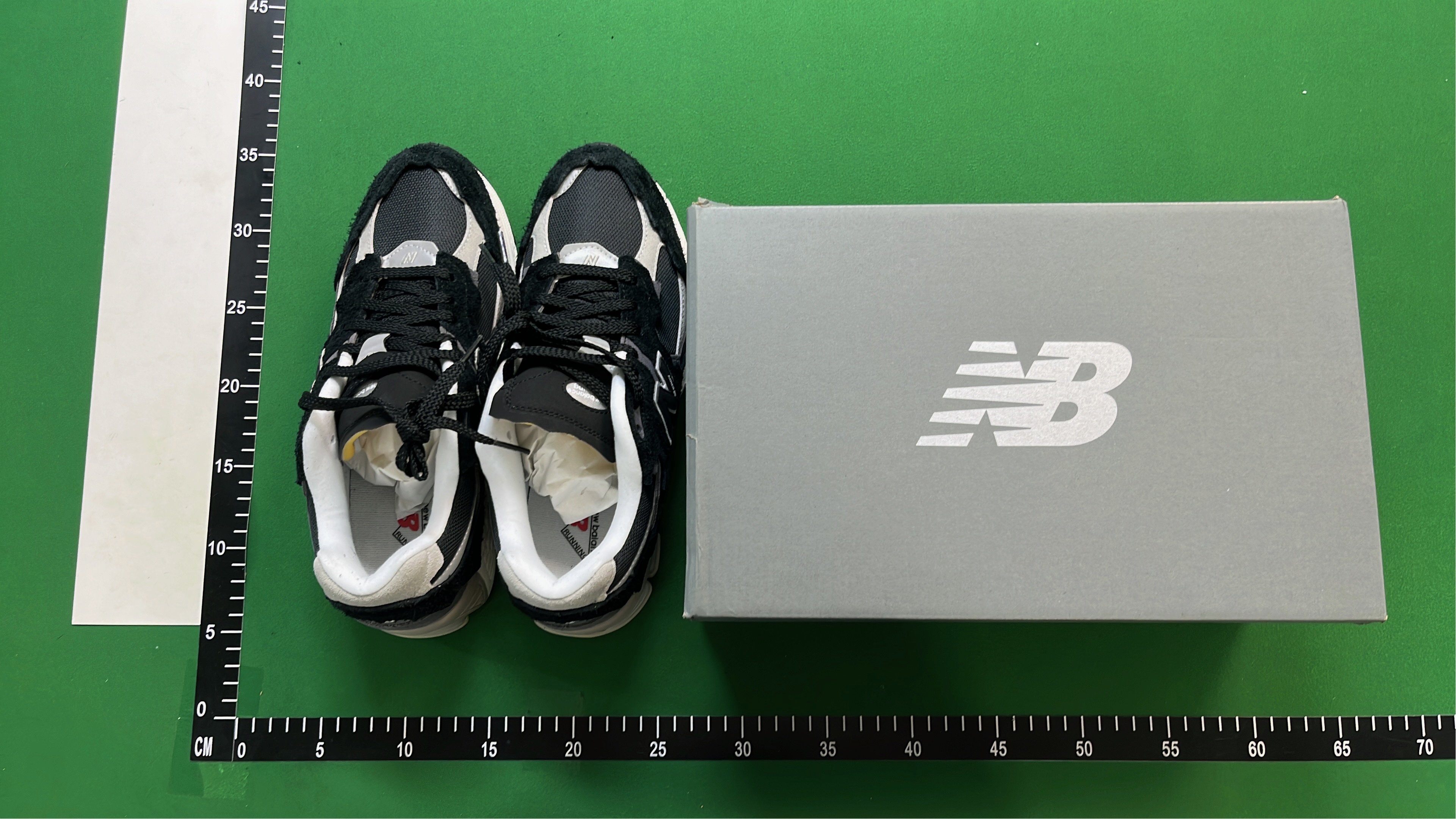 New Balance 2002R Sneakers - Premium Running Shoes for Men and Women