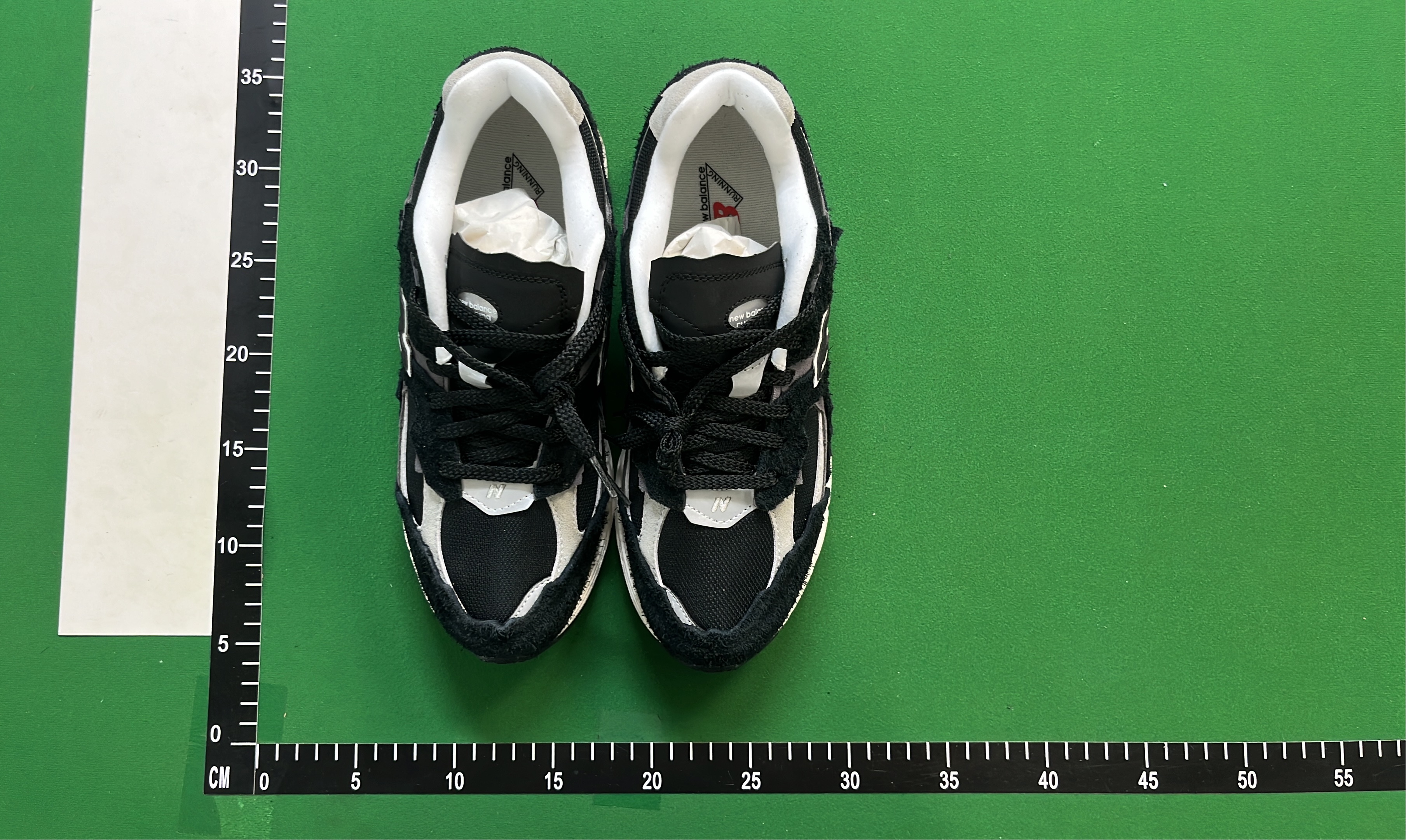 New Balance 2002R Sneakers - Premium Running Shoes for Men and Women