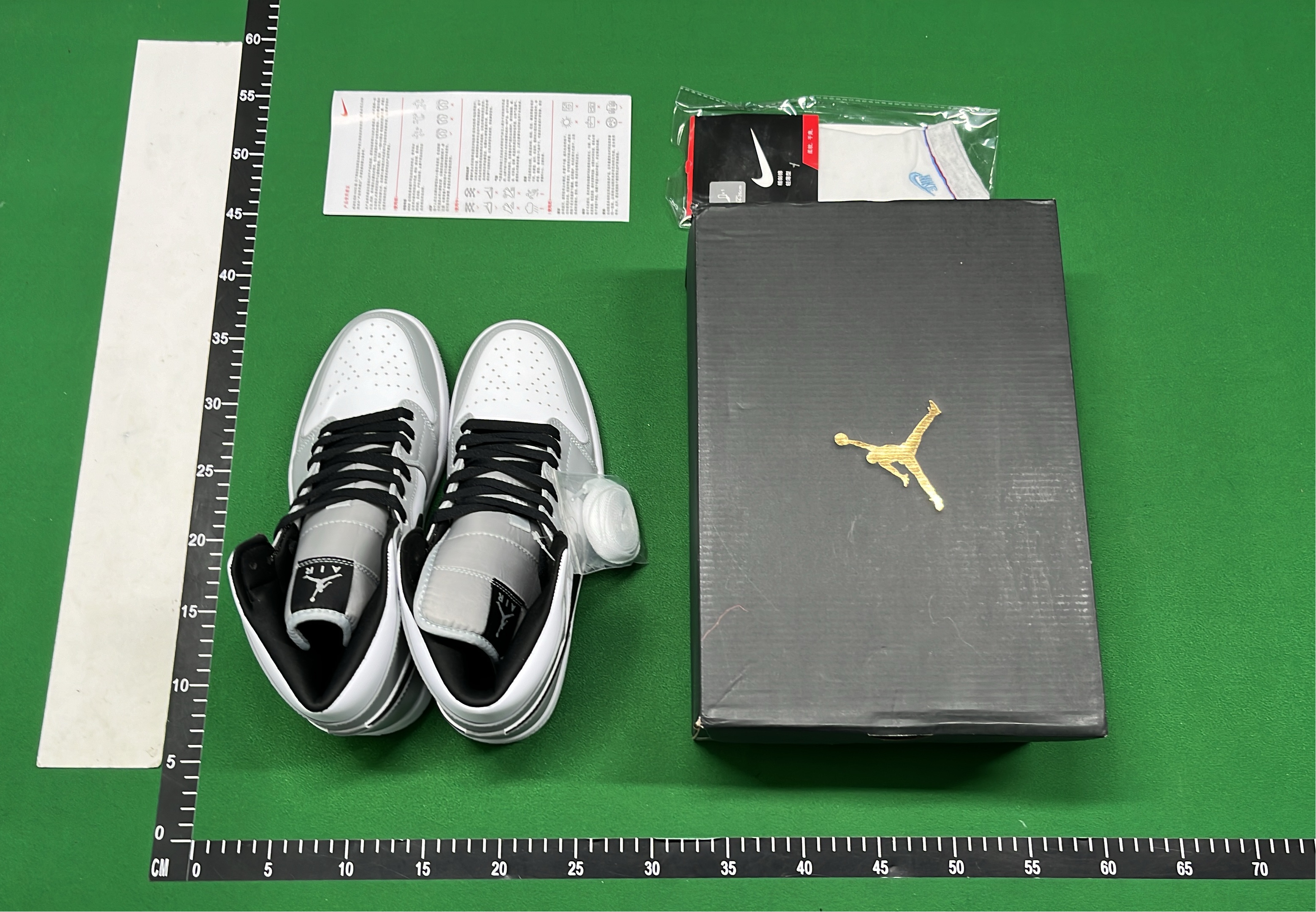 Air Jordan 1 High OG Chicago Red Black White