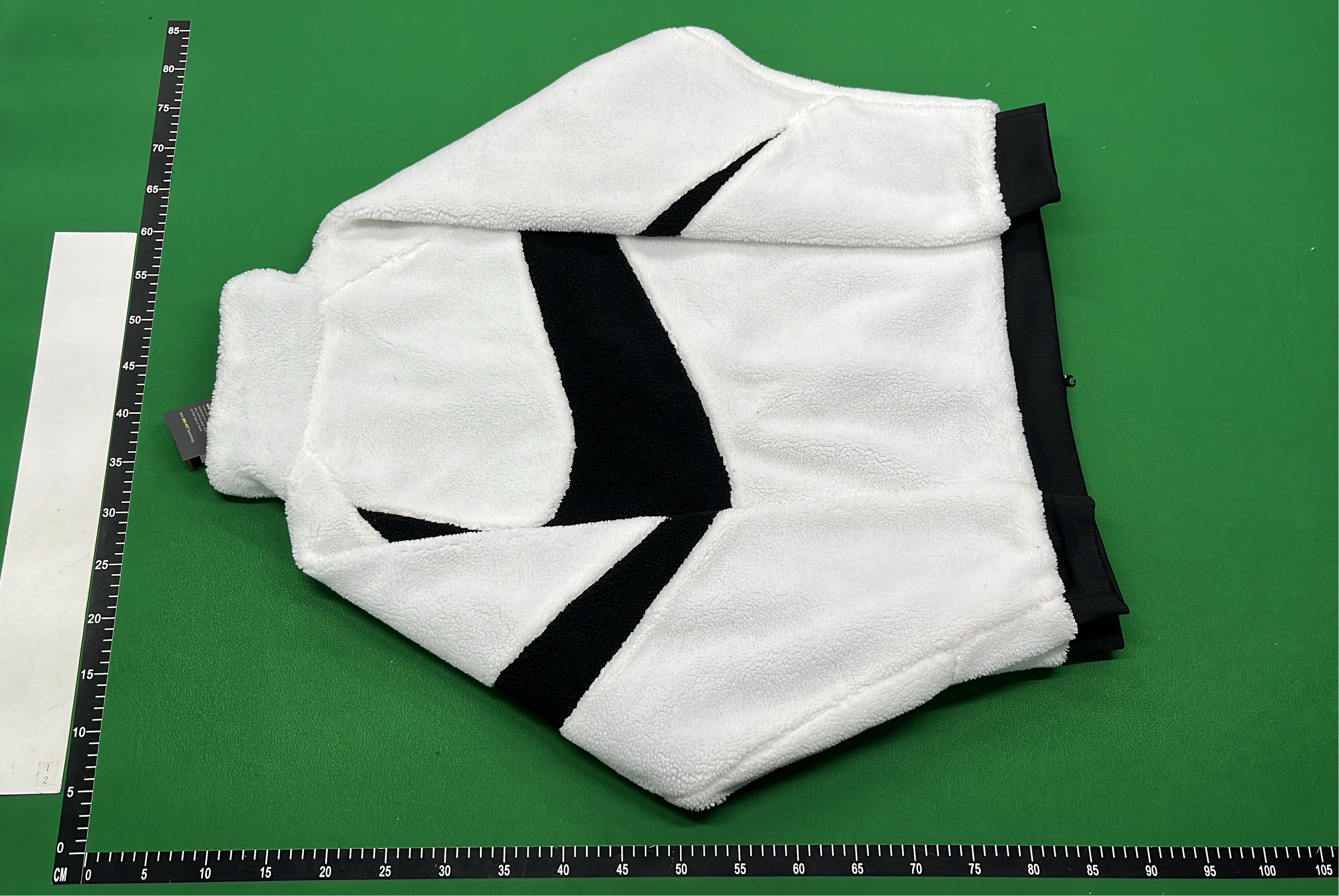 Black and White Fleece Zip-Up Jacket for Men Women Outdoor Warm Wear