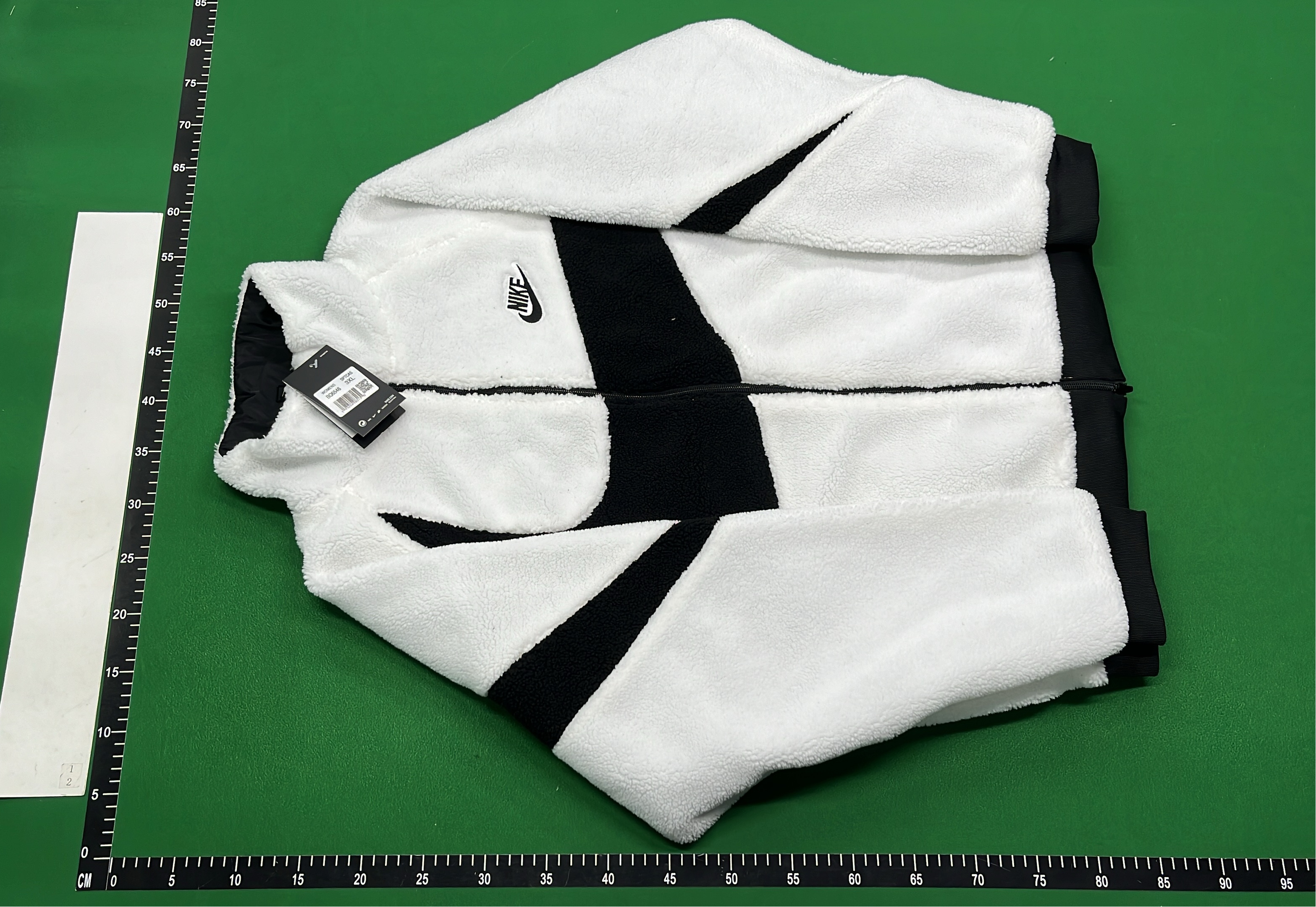 Black and White Fleece Zip-Up Jacket for Men Women Outdoor Warm Wear
