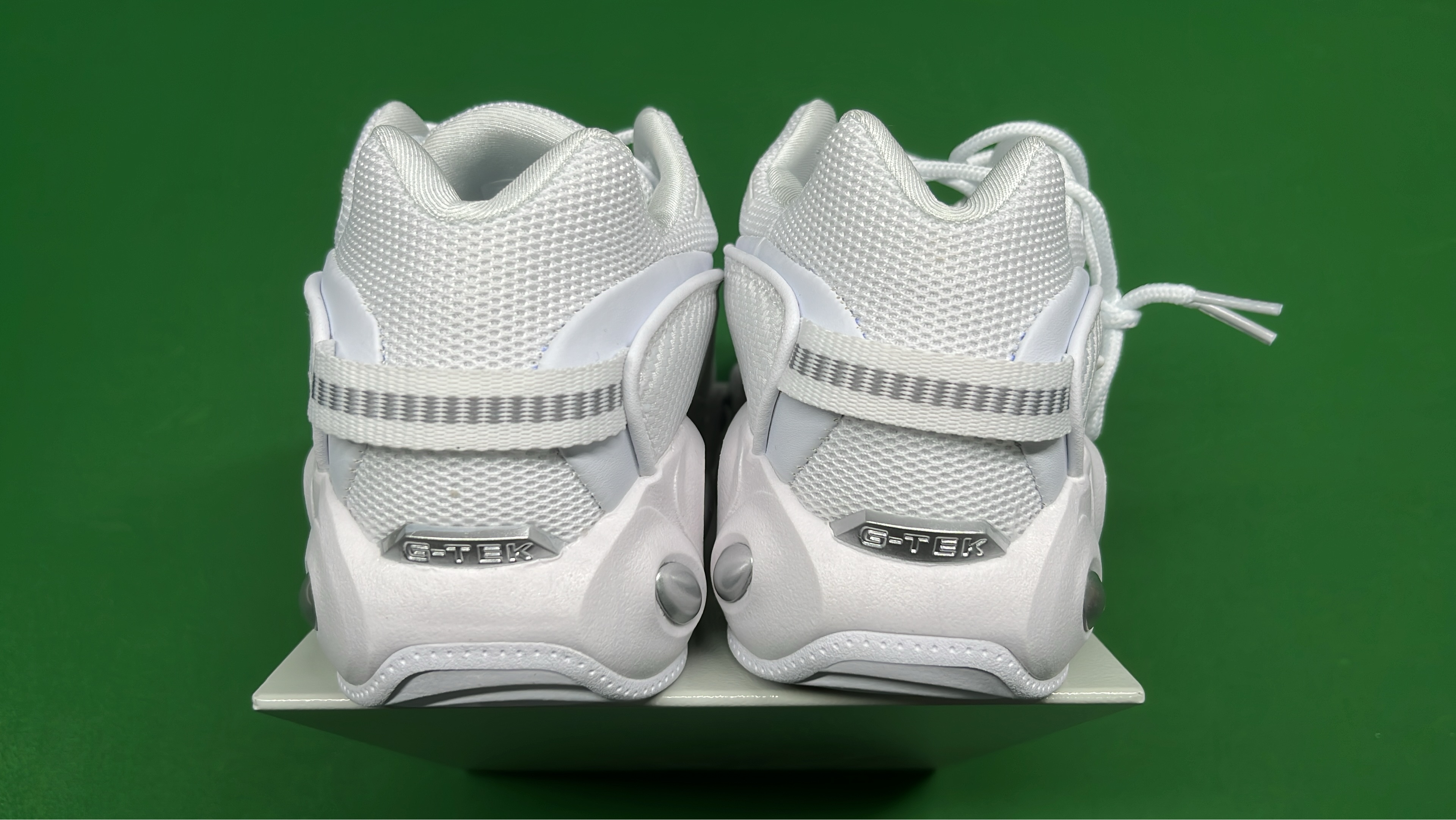 Nike Air Max 2090 Sneakers - Men's Running Shoes with Visible Air Units