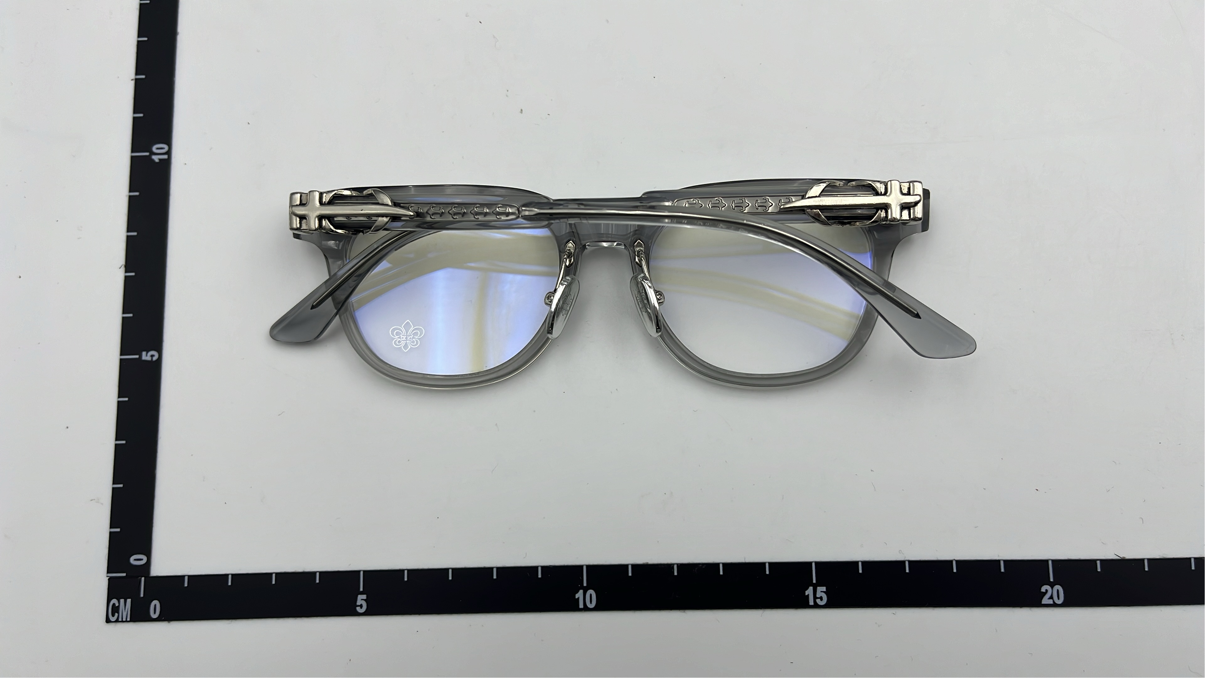Gucci Round Frame Glasses with Metal Accents