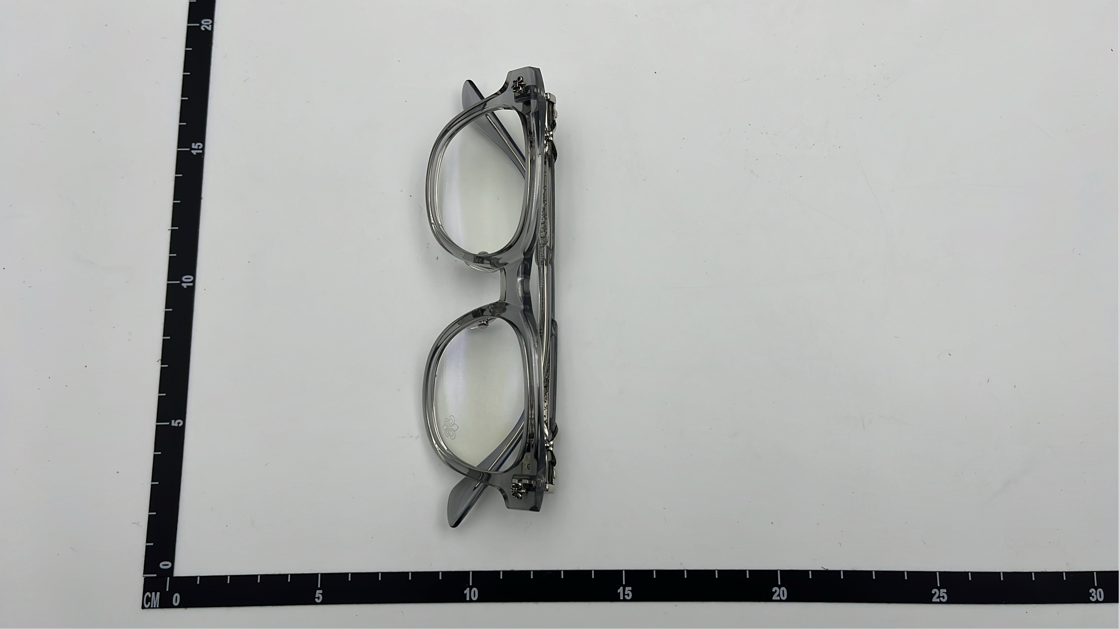 Gucci Round Frame Glasses with Metal Accents