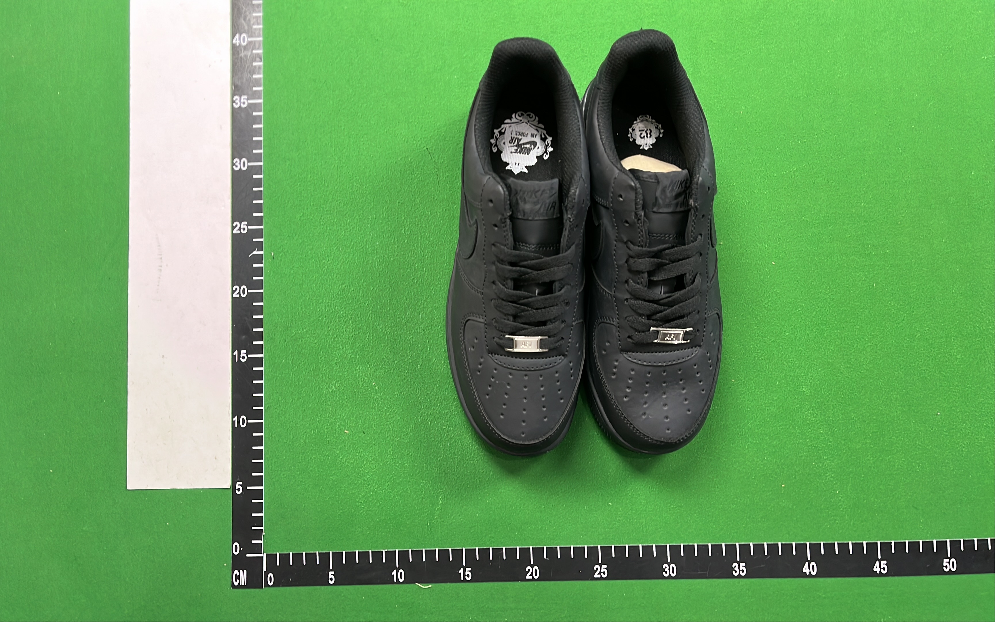 Nike Air Force 1 Low Supreme Collaboration Sneakers