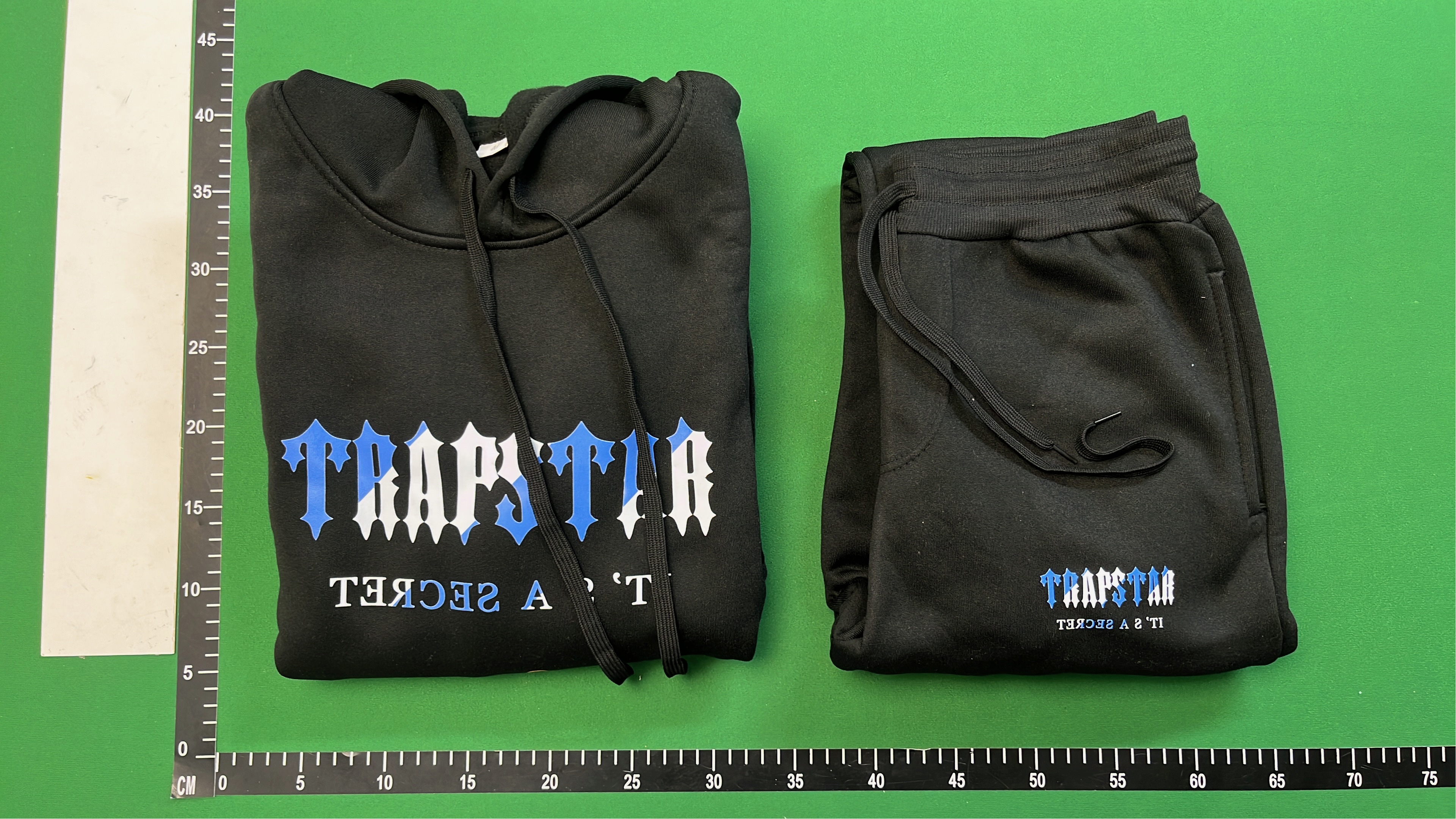 TRAPSTAR Hoodie & Sweatpants Set - Casual Streetwear Outfit for Men and Women