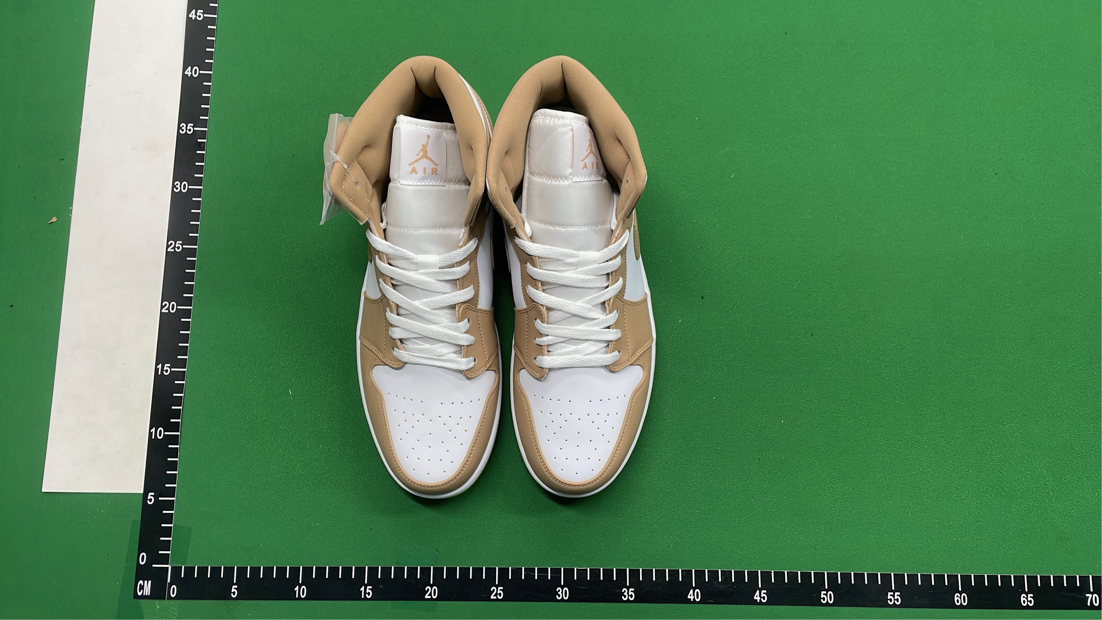 Air Jordan 1 Mid SE White Black Sneakers