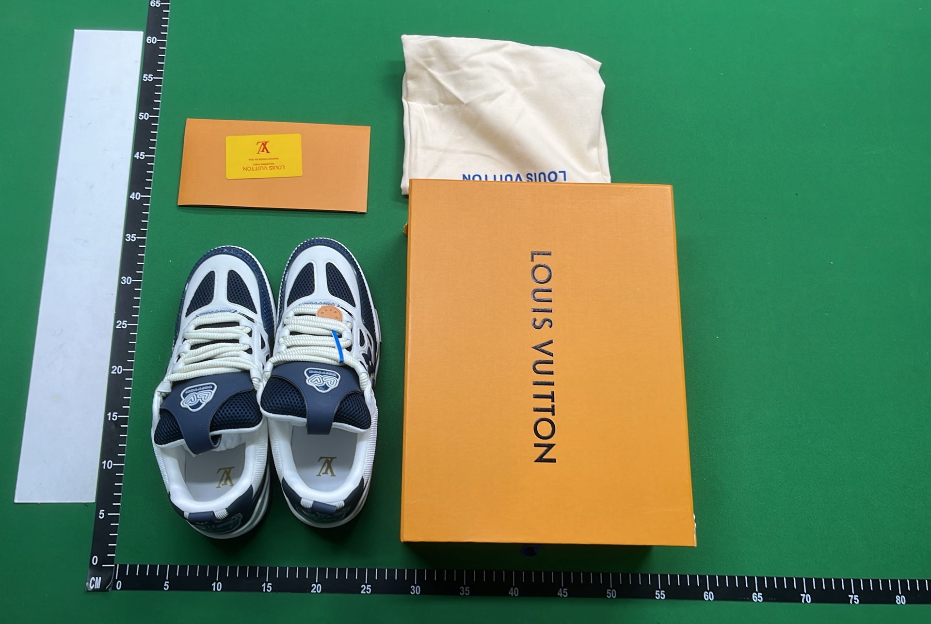 Supreme x Nike Air Force 1 Low联名款运动鞋
