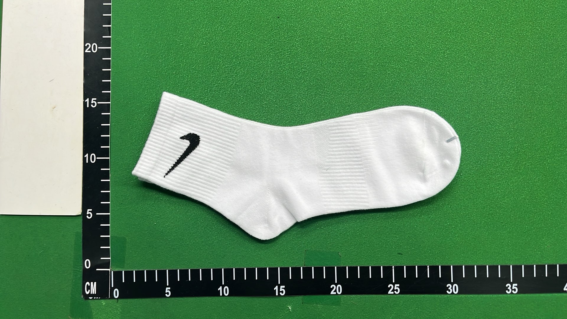 Nike Everyday Socks - White & Black Ankle Socks for Men Women