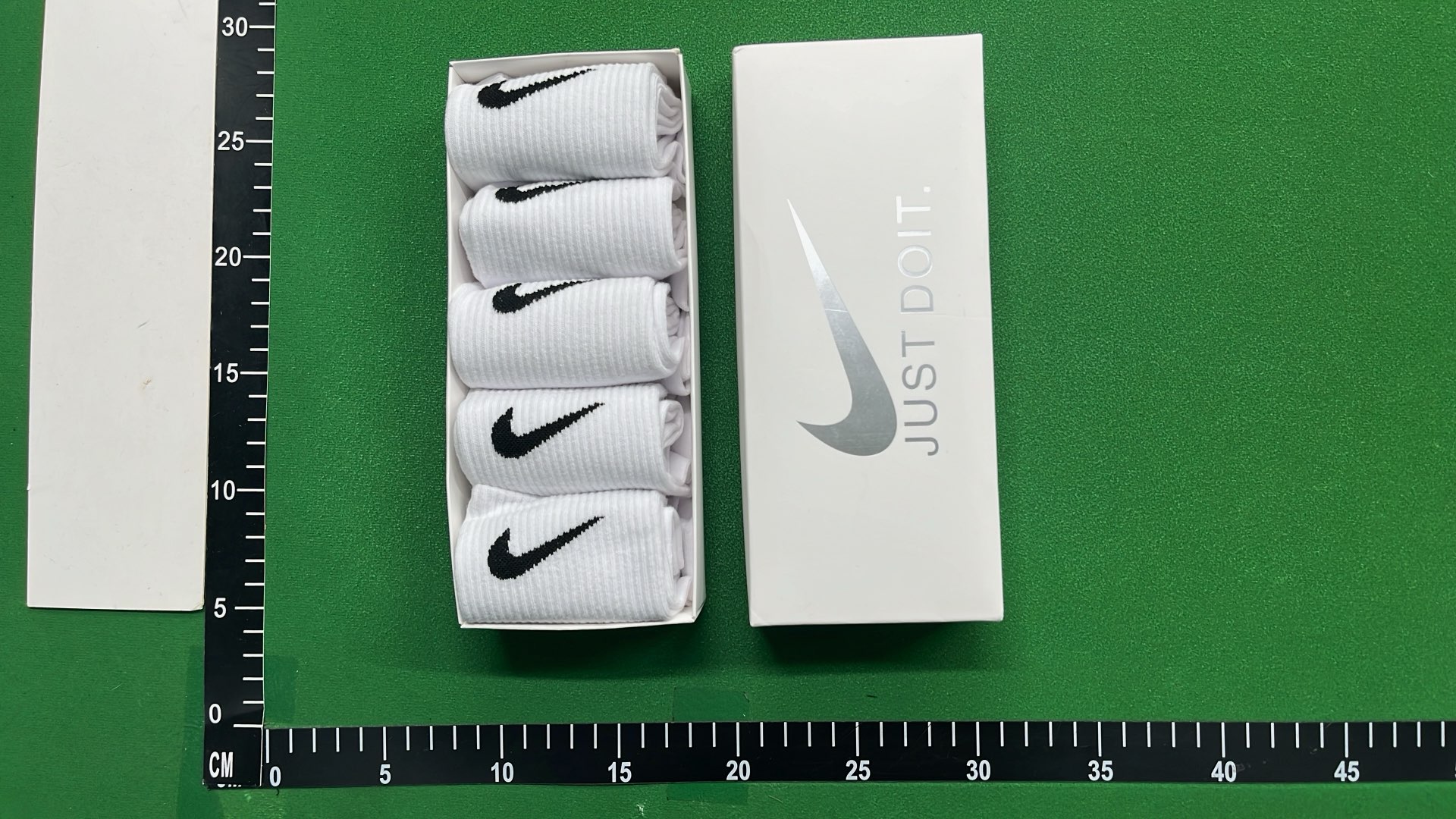 Nike Everyday Socks - White & Black Ankle Socks for Men Women