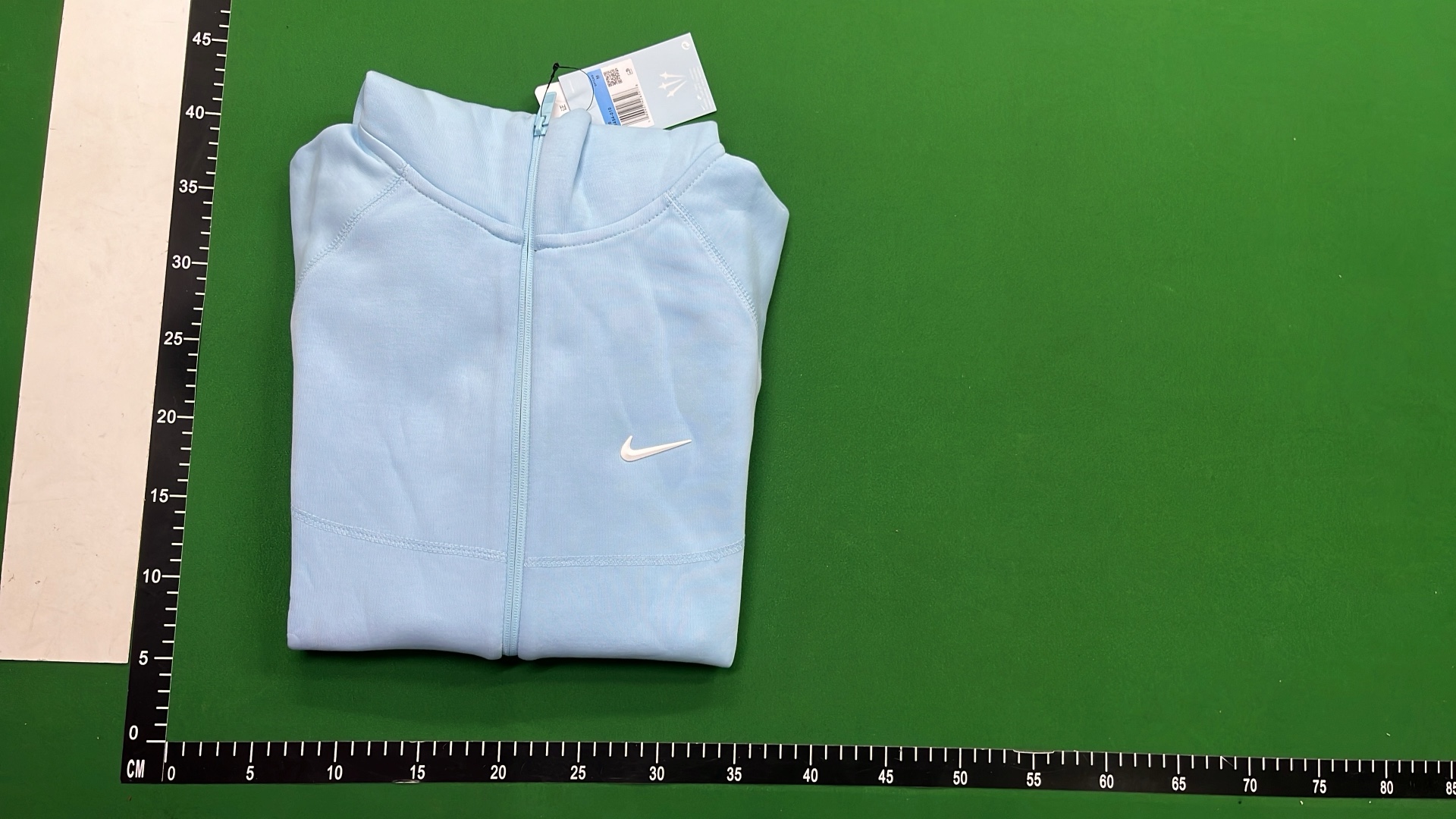 Green Hoodie and Pants Set for Casual Wear