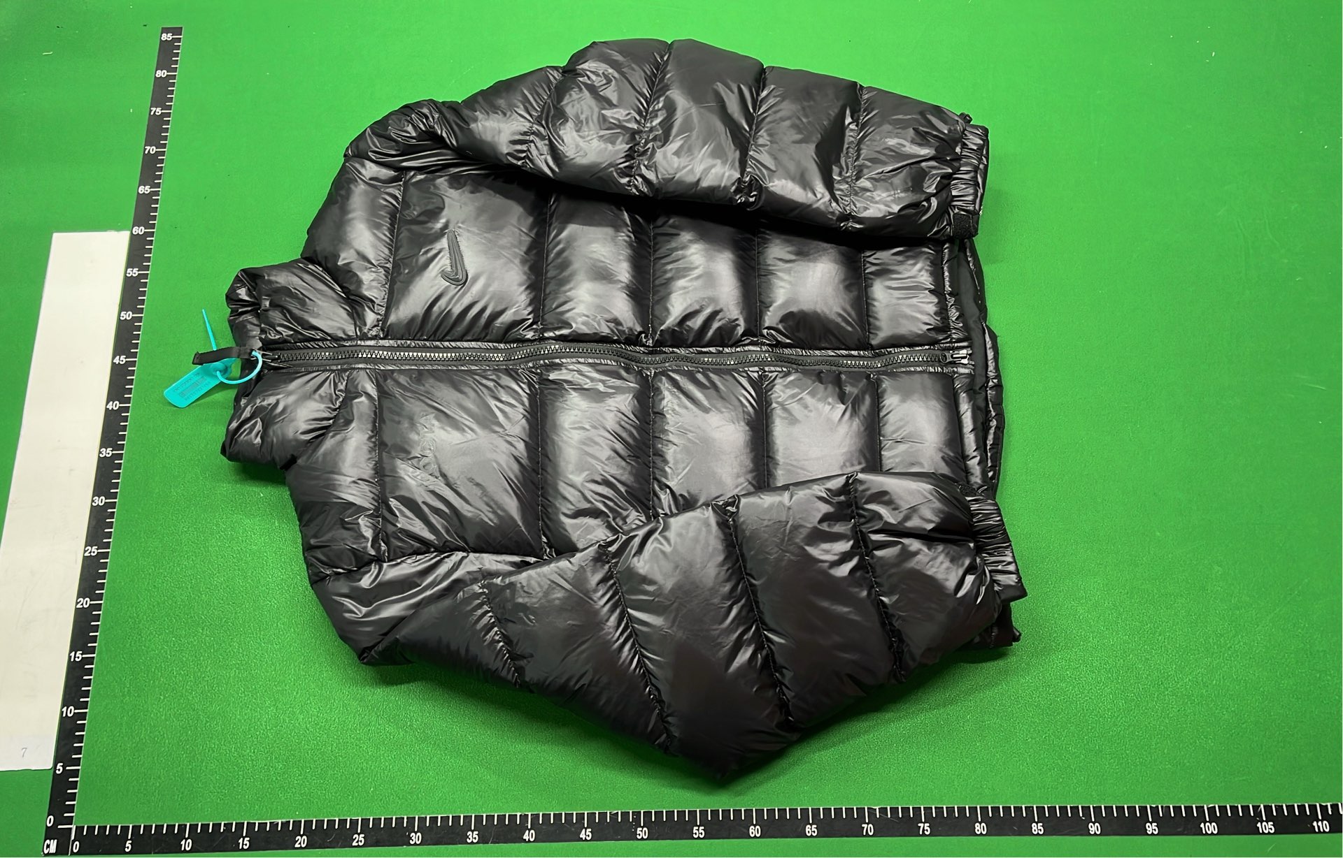 Nike Black Puffer Jacket with Hood and Zippered Pockets