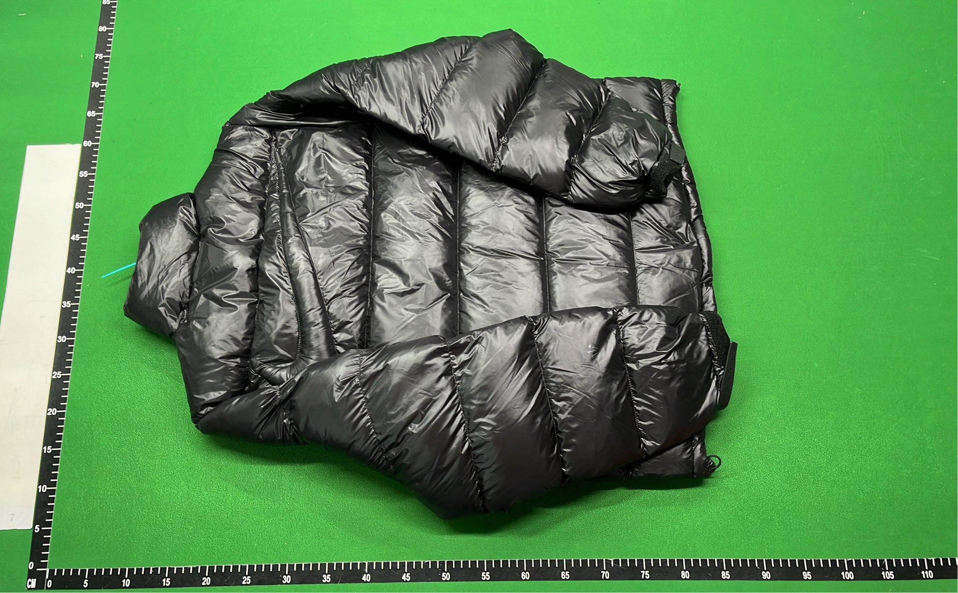 Nike Black Puffer Jacket with Hood and Zippered Pockets