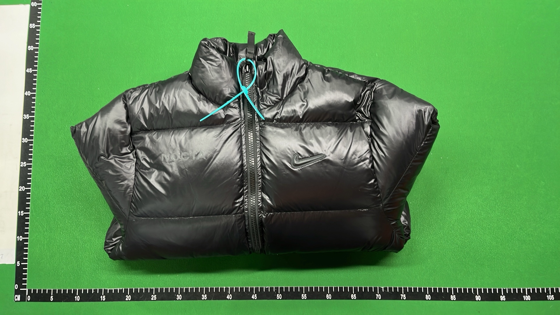 Nike Black Puffer Jacket with Hood and Zippered Pockets
