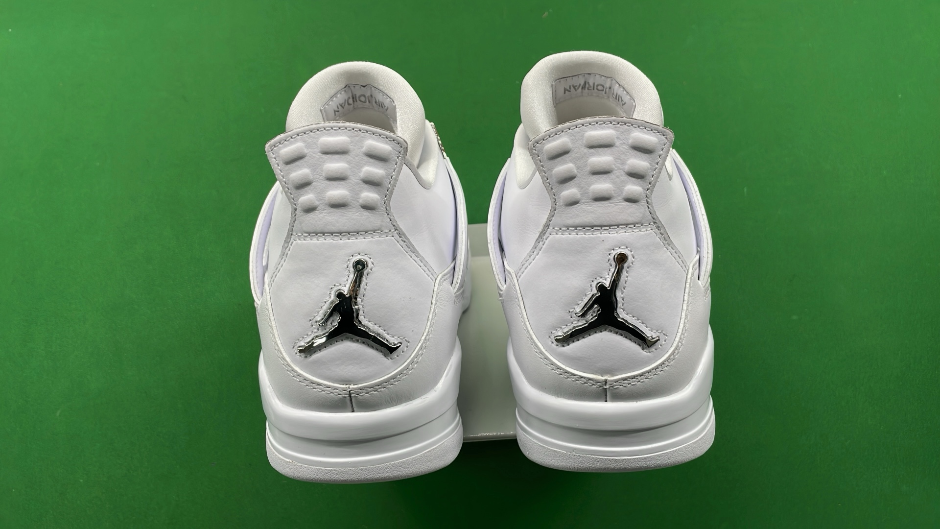 Air Jordan 1 Low Bred Black Toe
