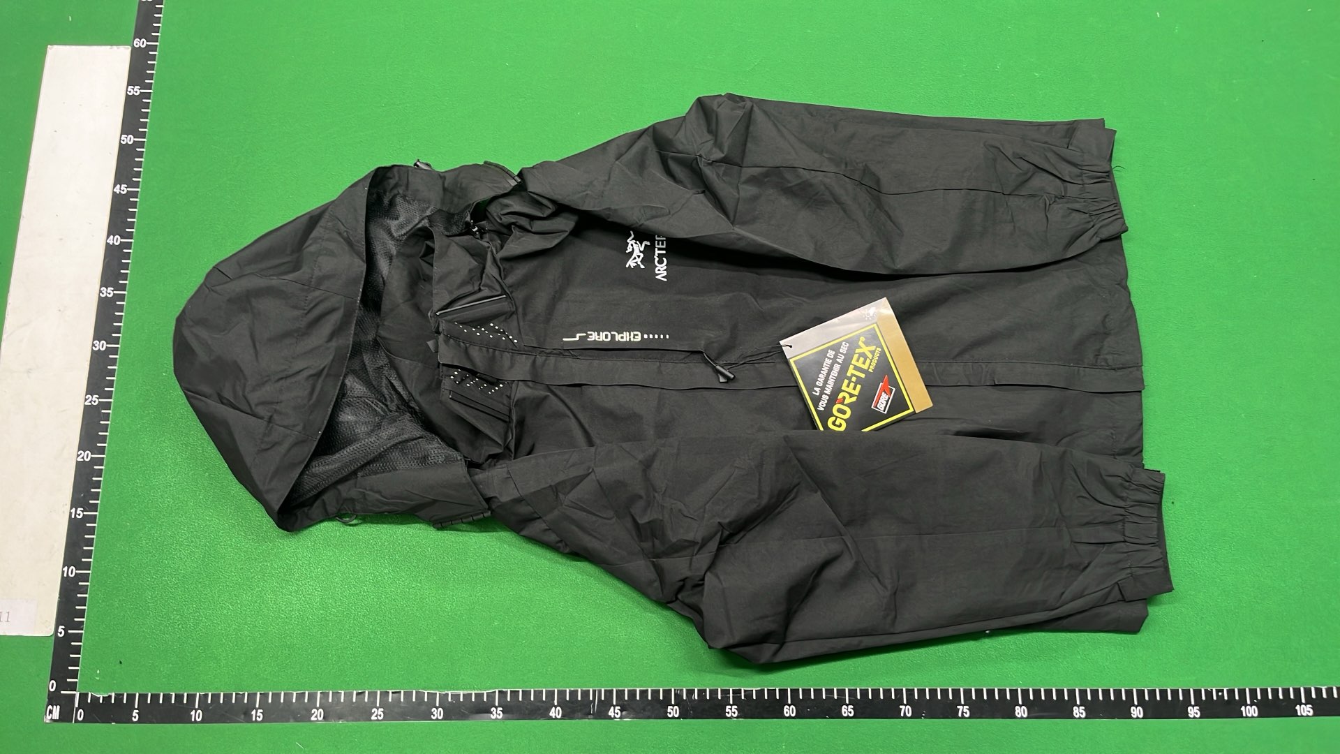 Arc'teryx GORE-TEX Jacket with Hood - Black