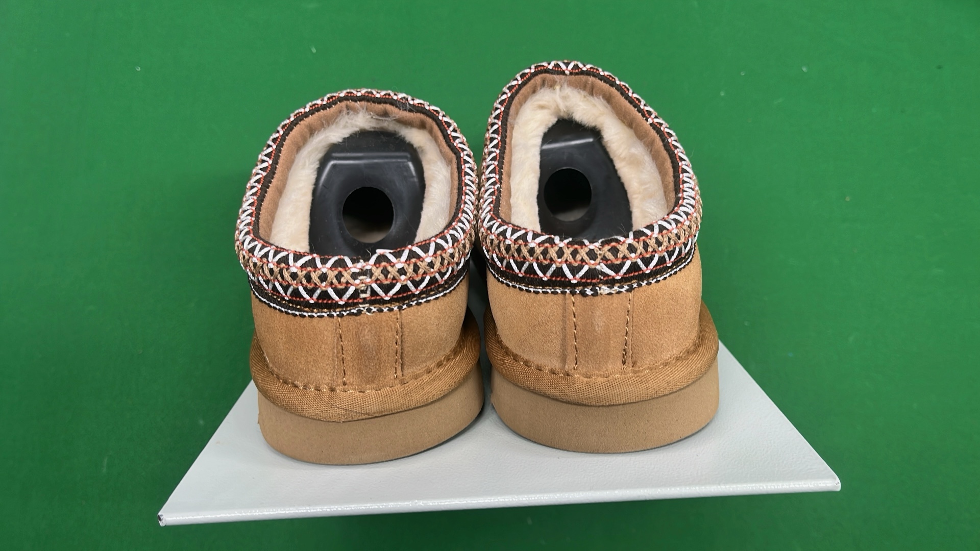 Cozy Faux Sheepskin Slippers for Men and Women - Warm Indoor Shoes