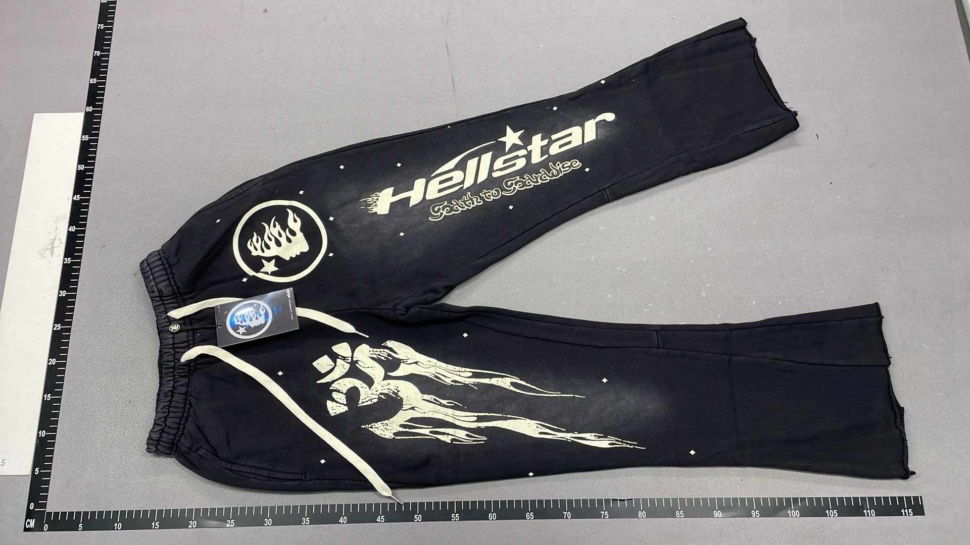Hellstar Flame Design Hoodie and Pants Set - Stylish Streetwear