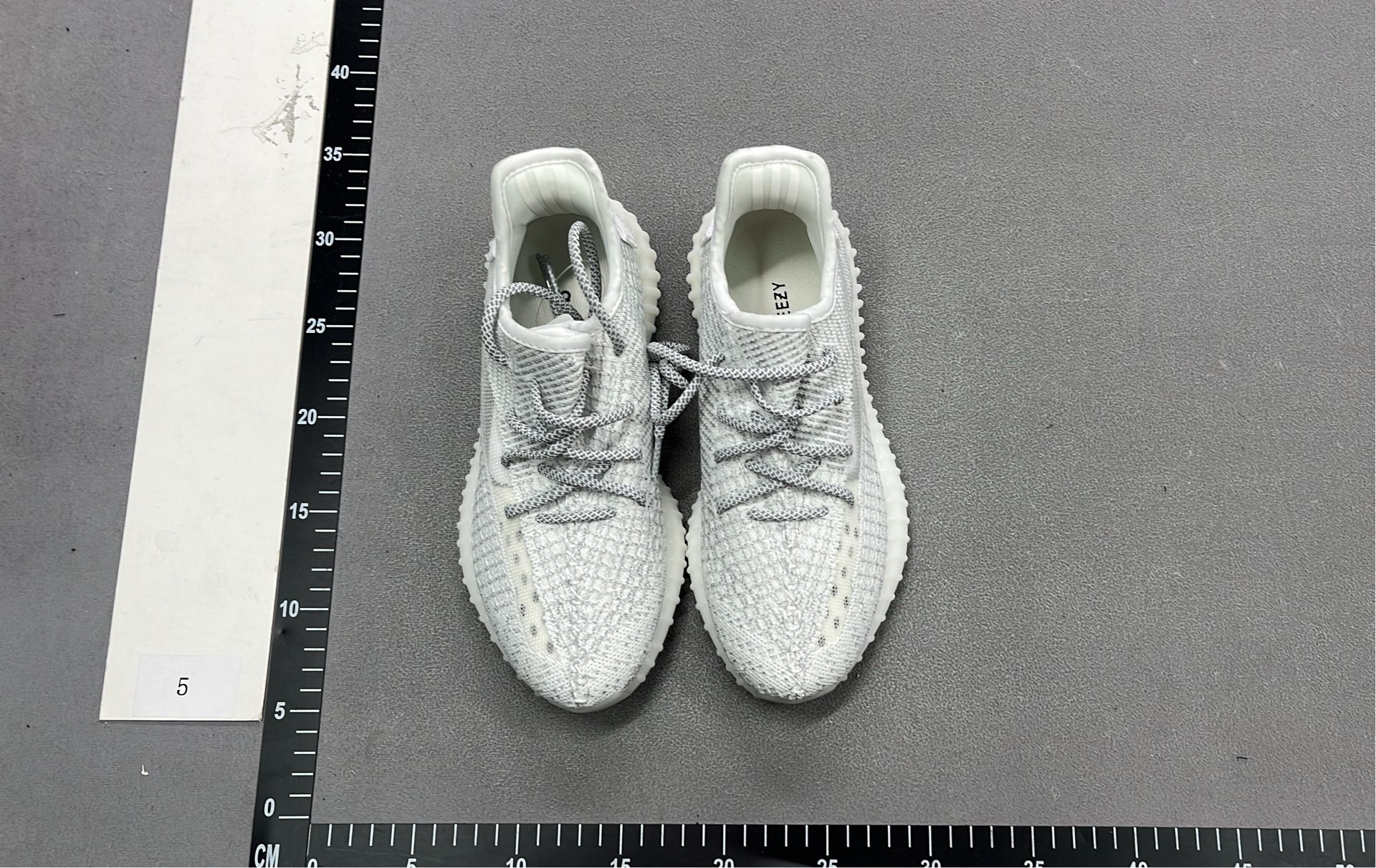 Yeezy Boost 350 V2 Sneakers - Fashionable Streetwear Shoes