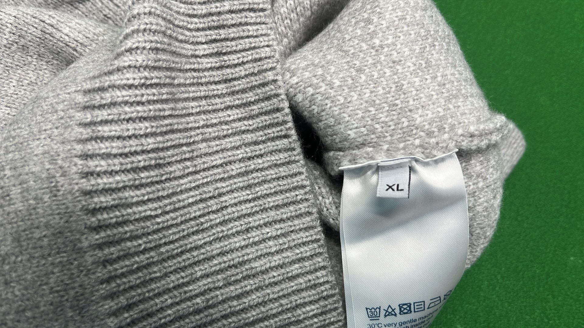 1:1 Batch LOUIS VUITTONsweater1  in the Best OopBuy Spreadsheet QC photos
