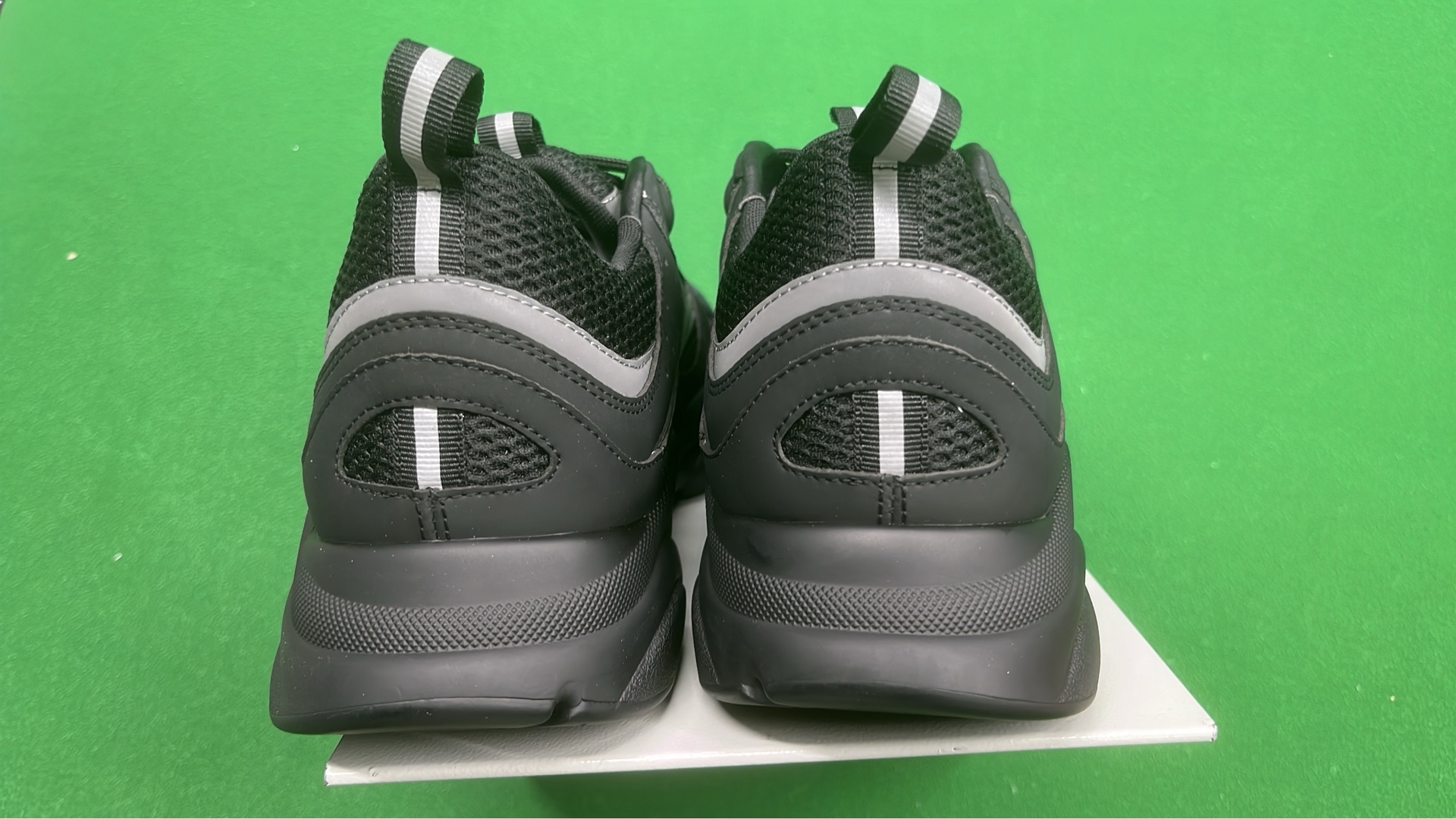 1:1 Batch DIOR B22 Shoes-1  in the Best OopBuy Spreadsheet QC photos