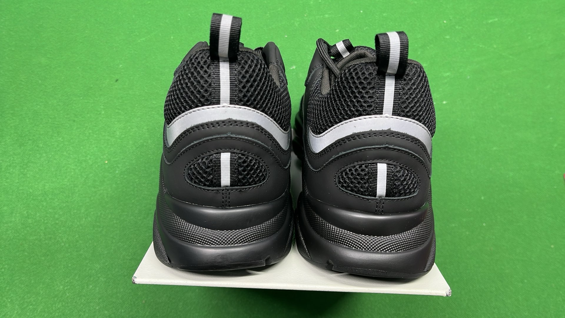 1:1 Batch DIOR B22 Shoes-1  in the Best OopBuy Spreadsheet QC photos