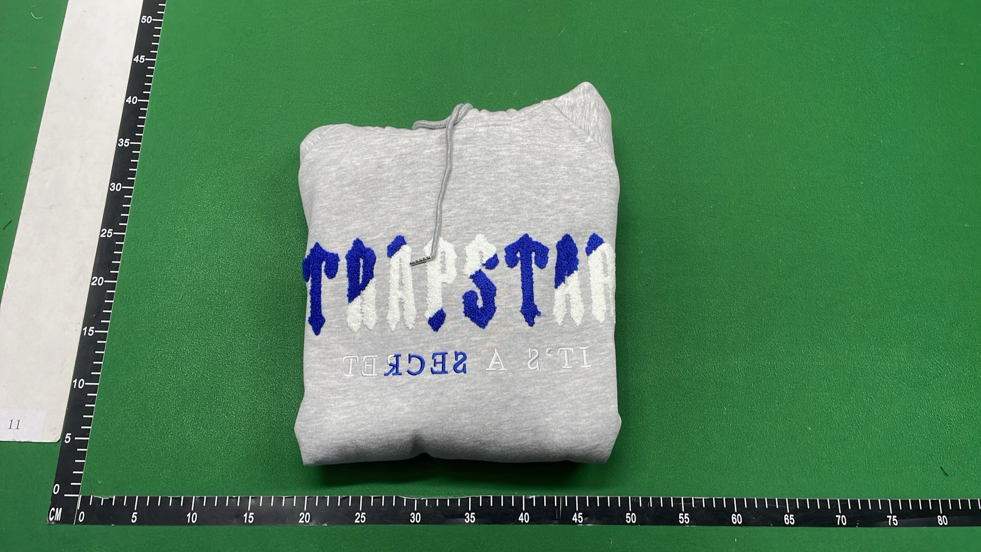 TRAPSTAR Hoodie & Pants Set - Fashionable Sweatshirt Tracksuit for Men and Women