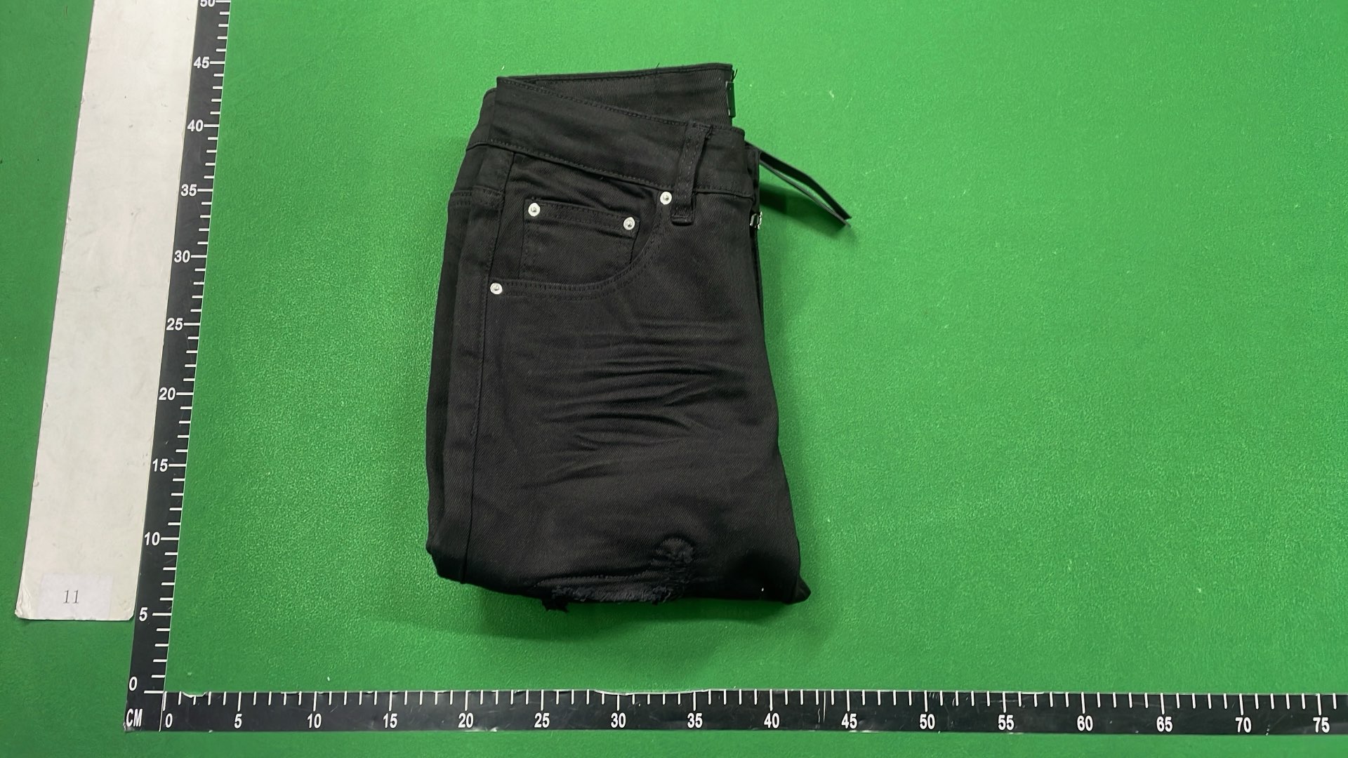 Ripped Distressed Denim Jeans for Men - Fashionable Streetwear Pants