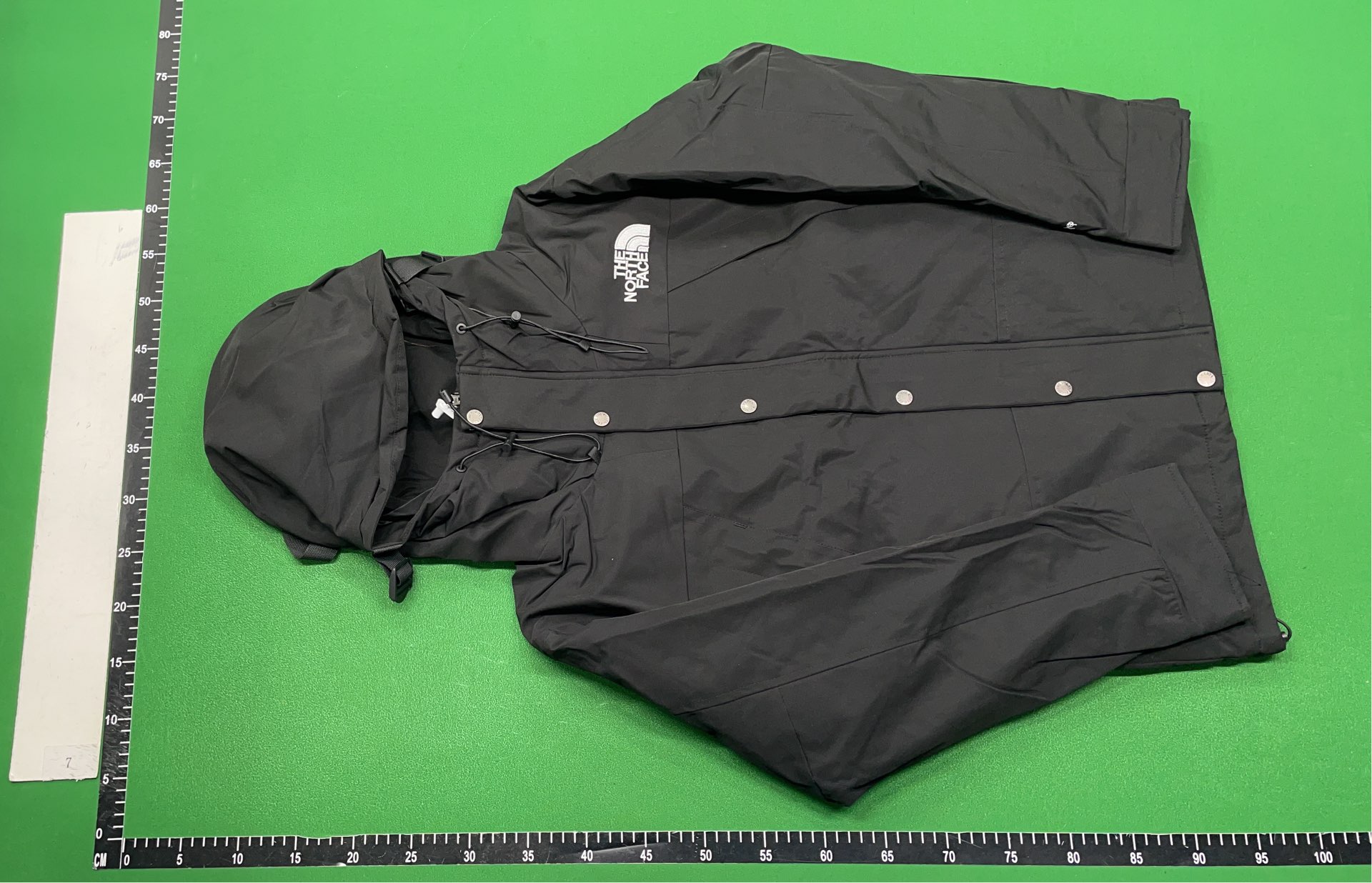 The North Face GORE-TEX Jacket - White and Black Outdoor Waterproof Coat