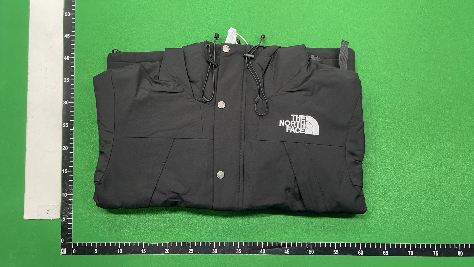The North Face GORE-TEX Jacket - White and Black Outdoor Waterproof Coat