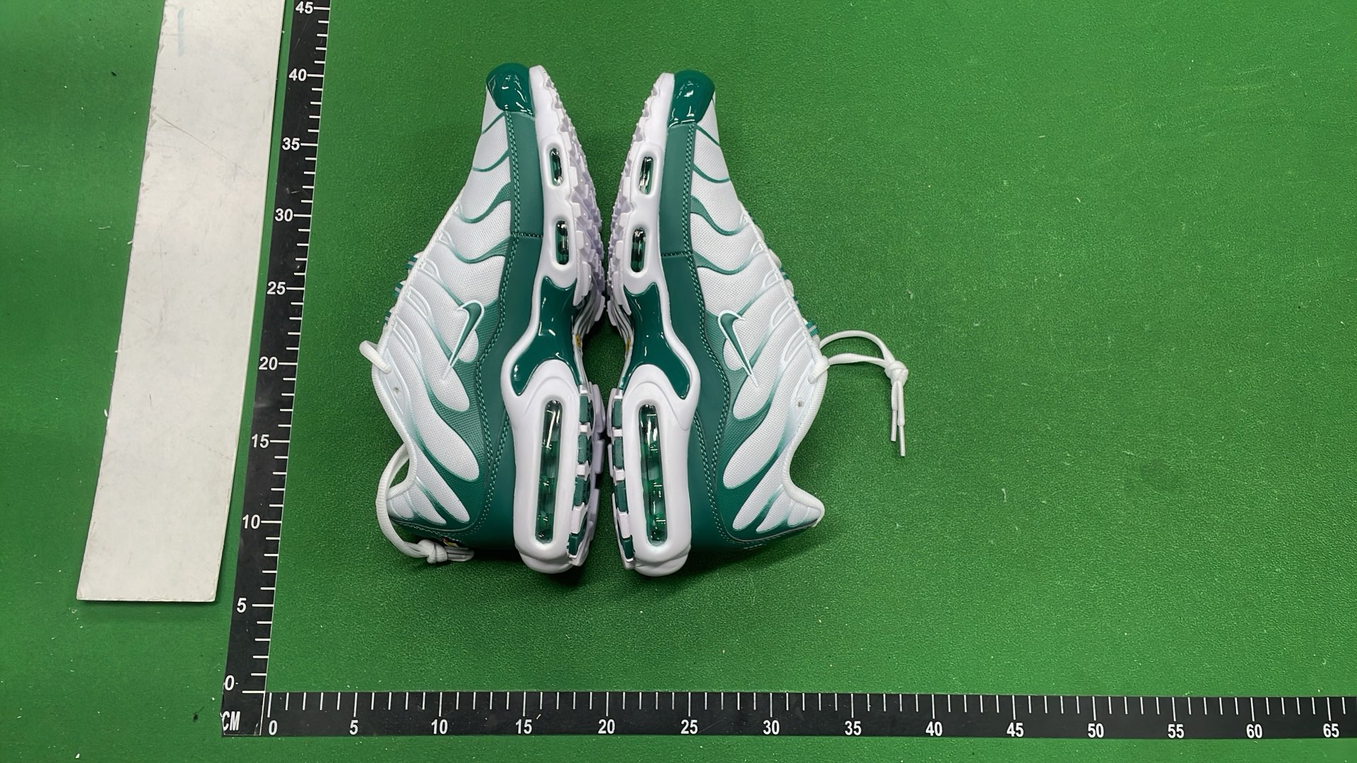 Nike Air Max Tailwind 4 Gradient Sneakers - Men's Running Shoes