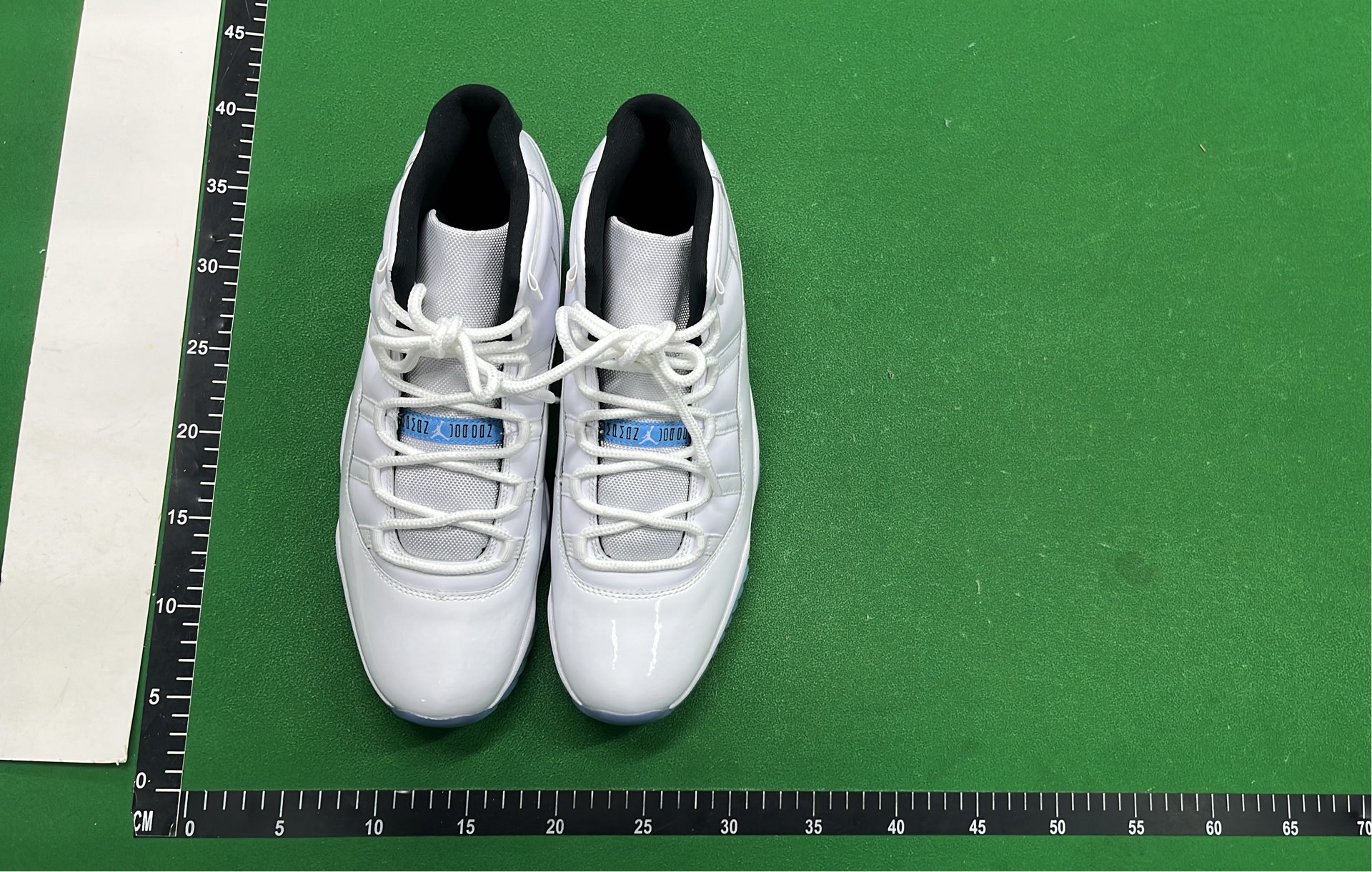 Air Jordan 11 Retro Low White Black