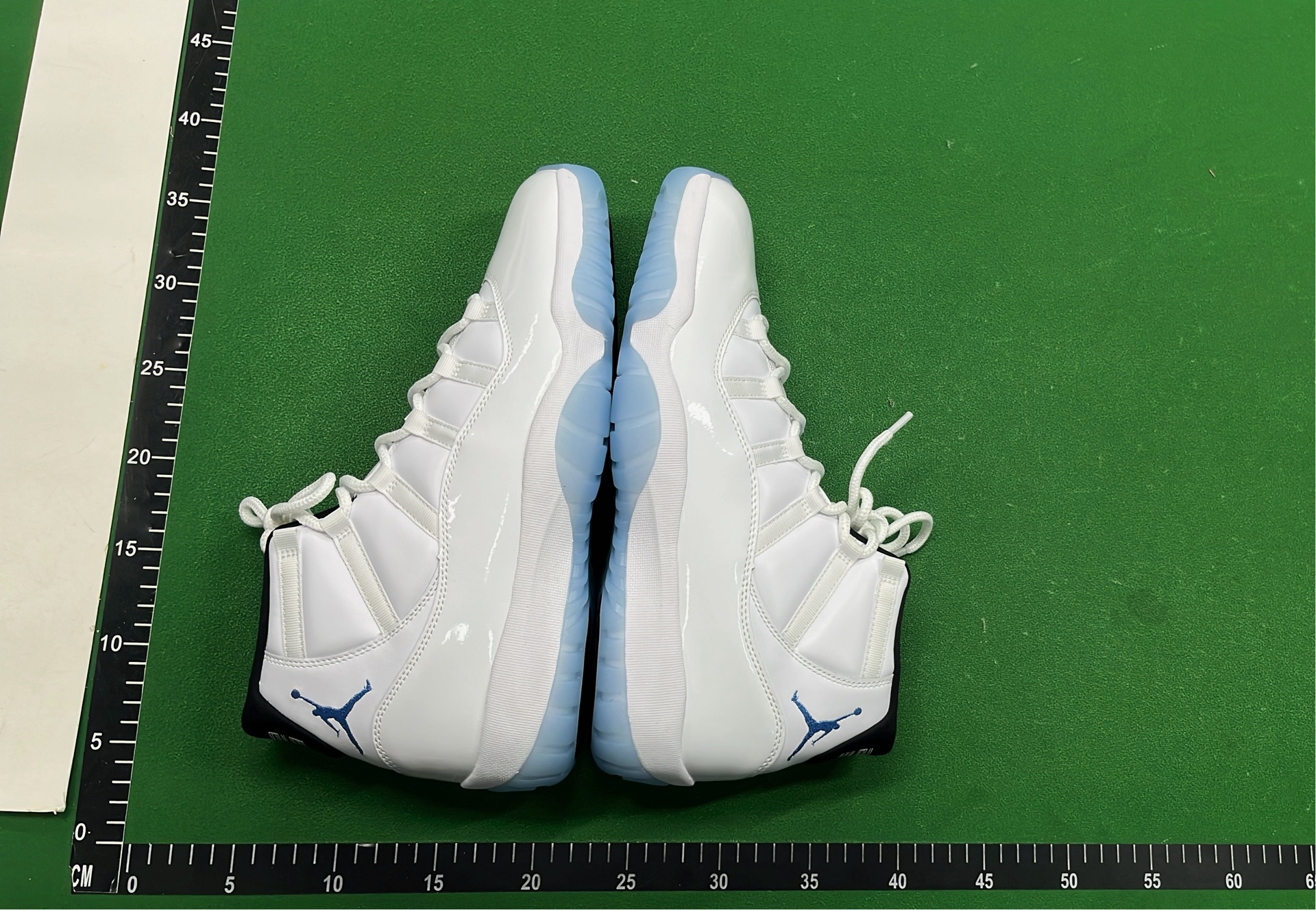 Air Jordan 11 Retro Low White Black