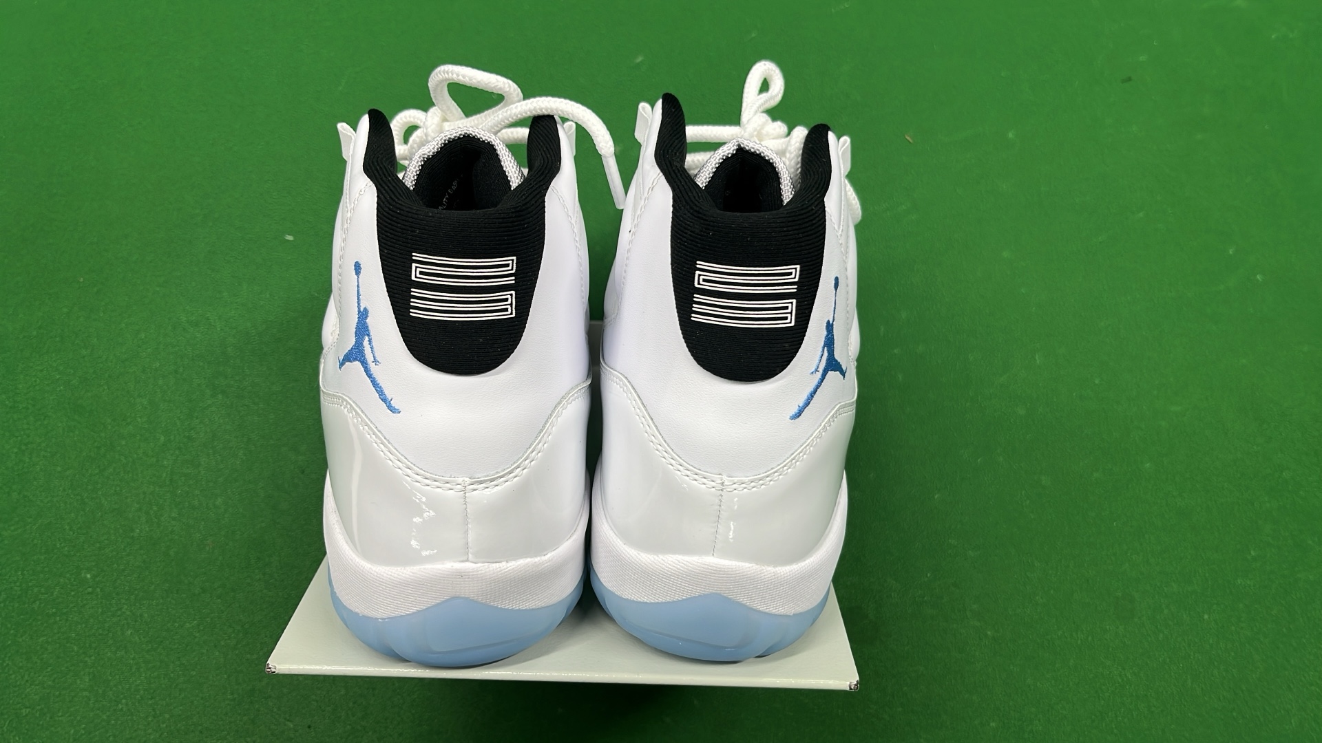 Air Jordan 11 Retro Low White Black