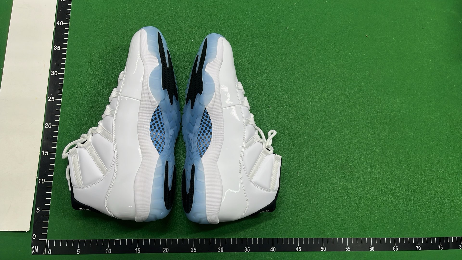 Air Jordan 11 Retro Low White Black