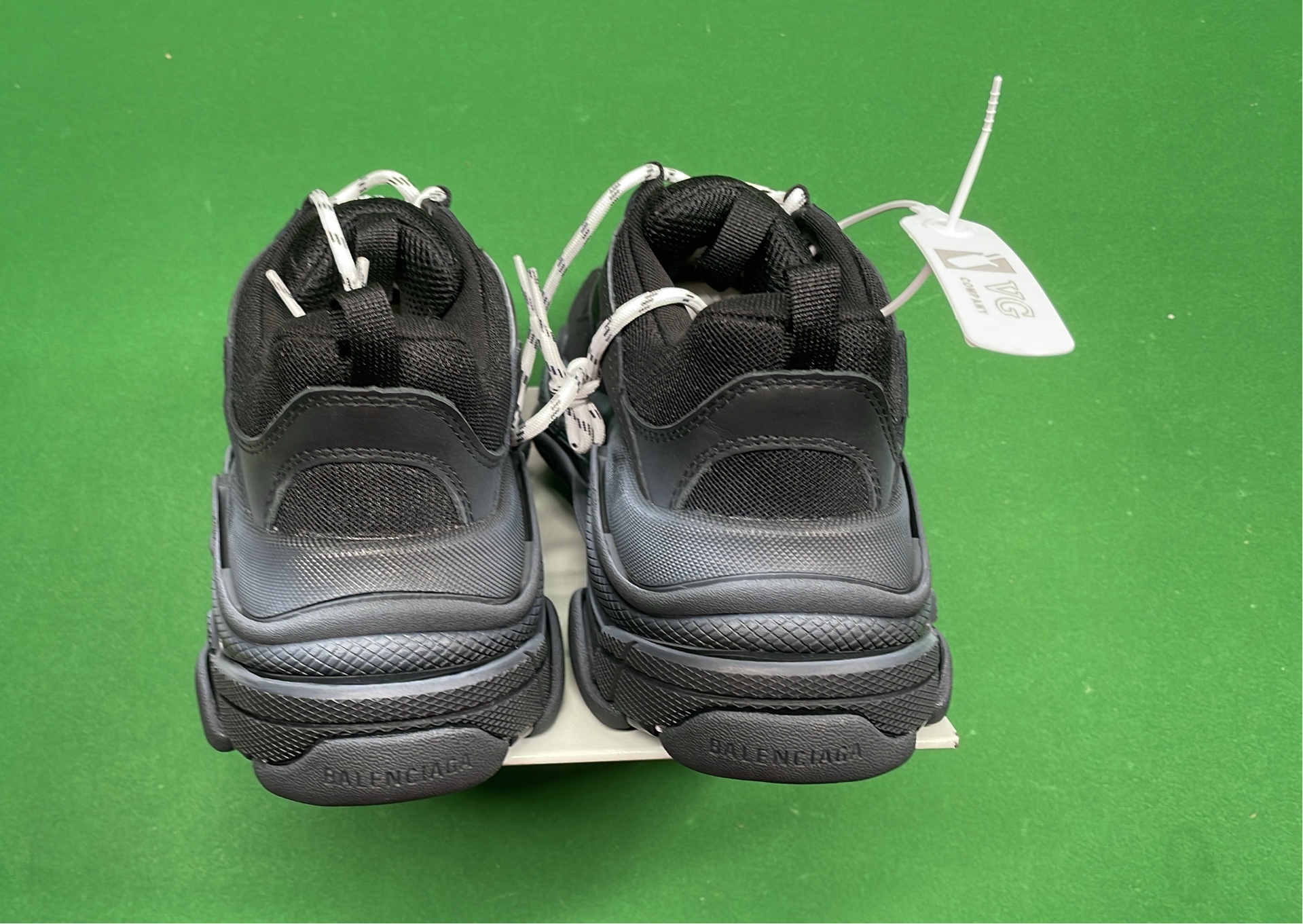 Customizable Pattern Sneakers VG-TRIPLE Design