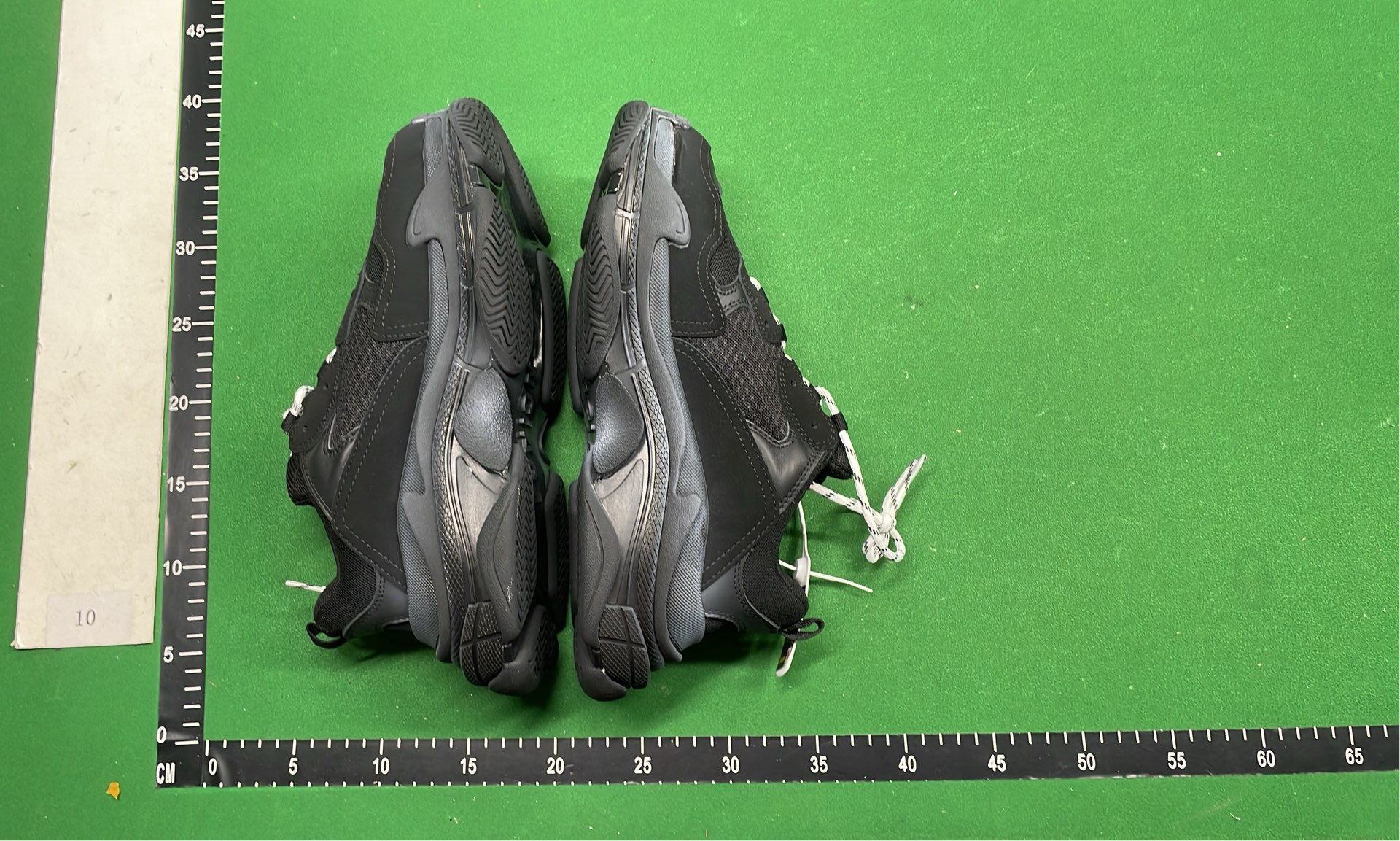 Customizable Pattern Sneakers VG-TRIPLE Design