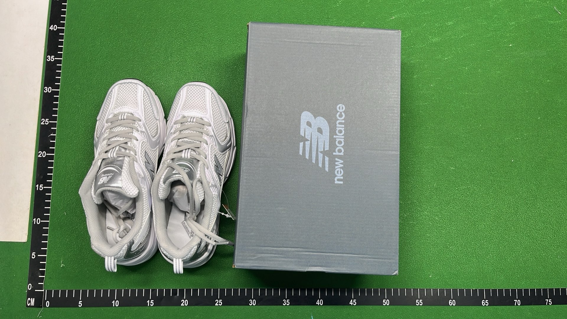 New Balance 580 White Running Shoes for Men Women