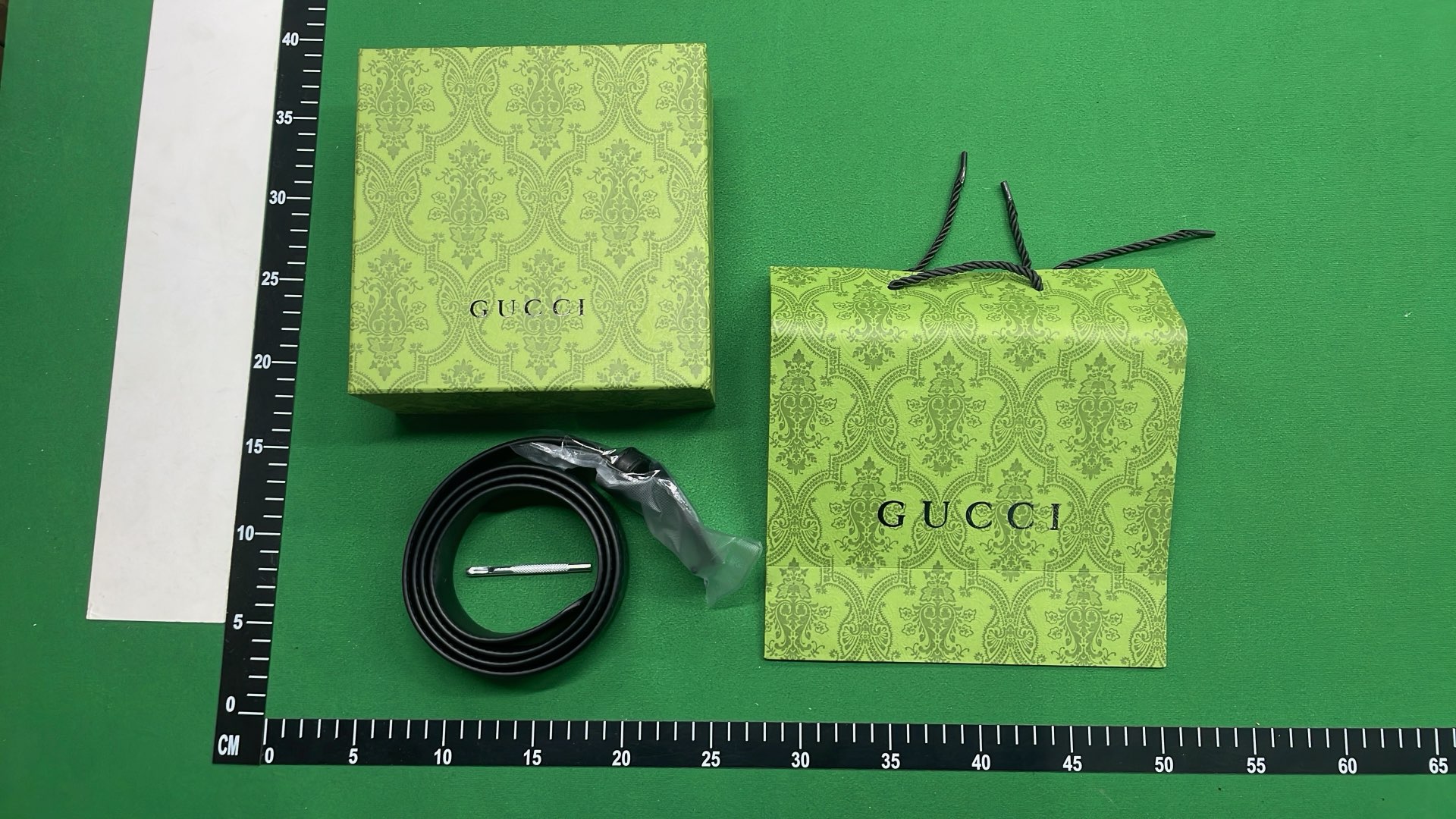 Gucci Interlocking G Belt in Black Leather with Silver Buckle