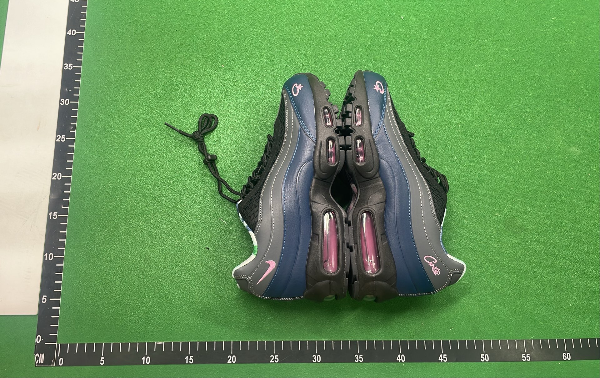 Nike Air Max 95 Sneakers - Classic Running Shoes for Men and Women
