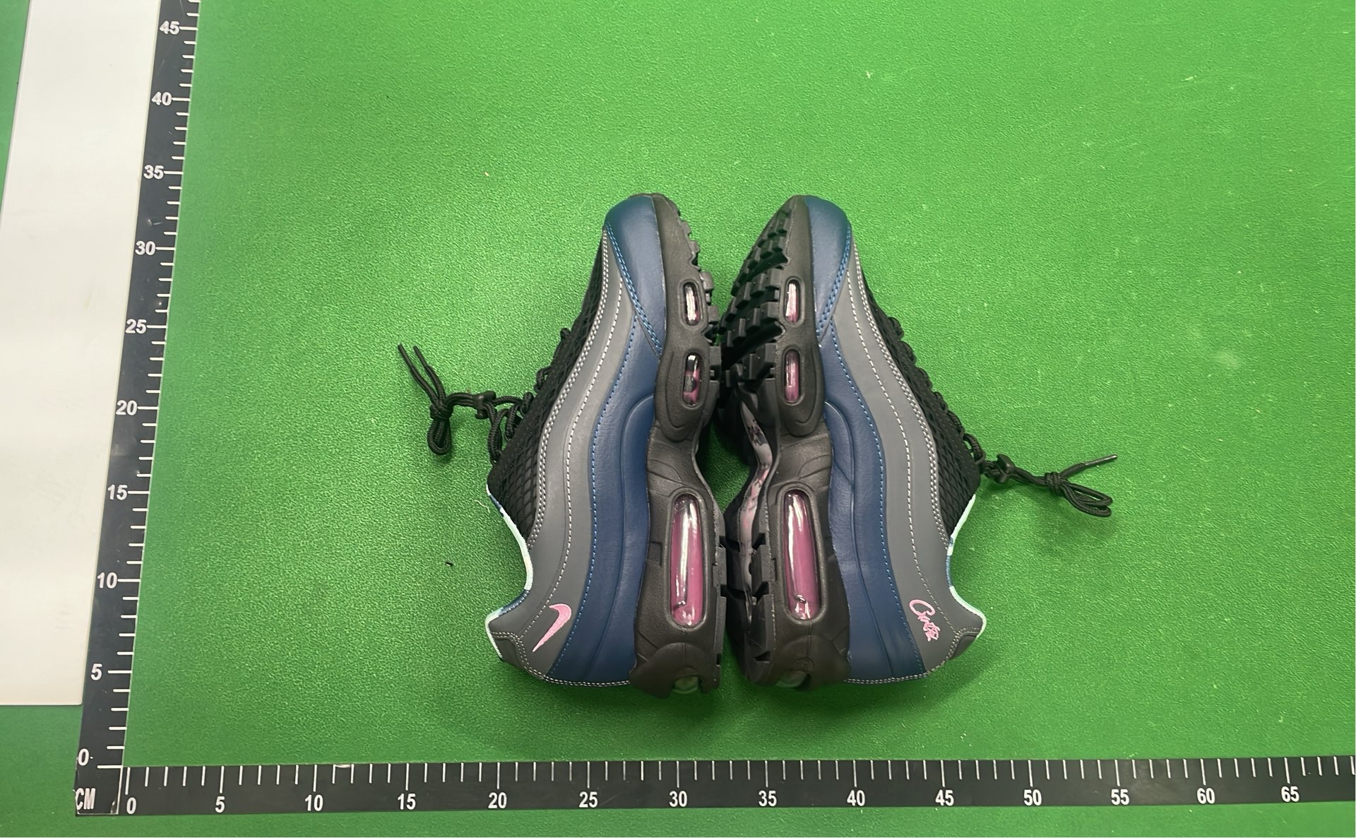 Nike Air Max 95 Sneakers - Classic Running Shoes for Men and Women