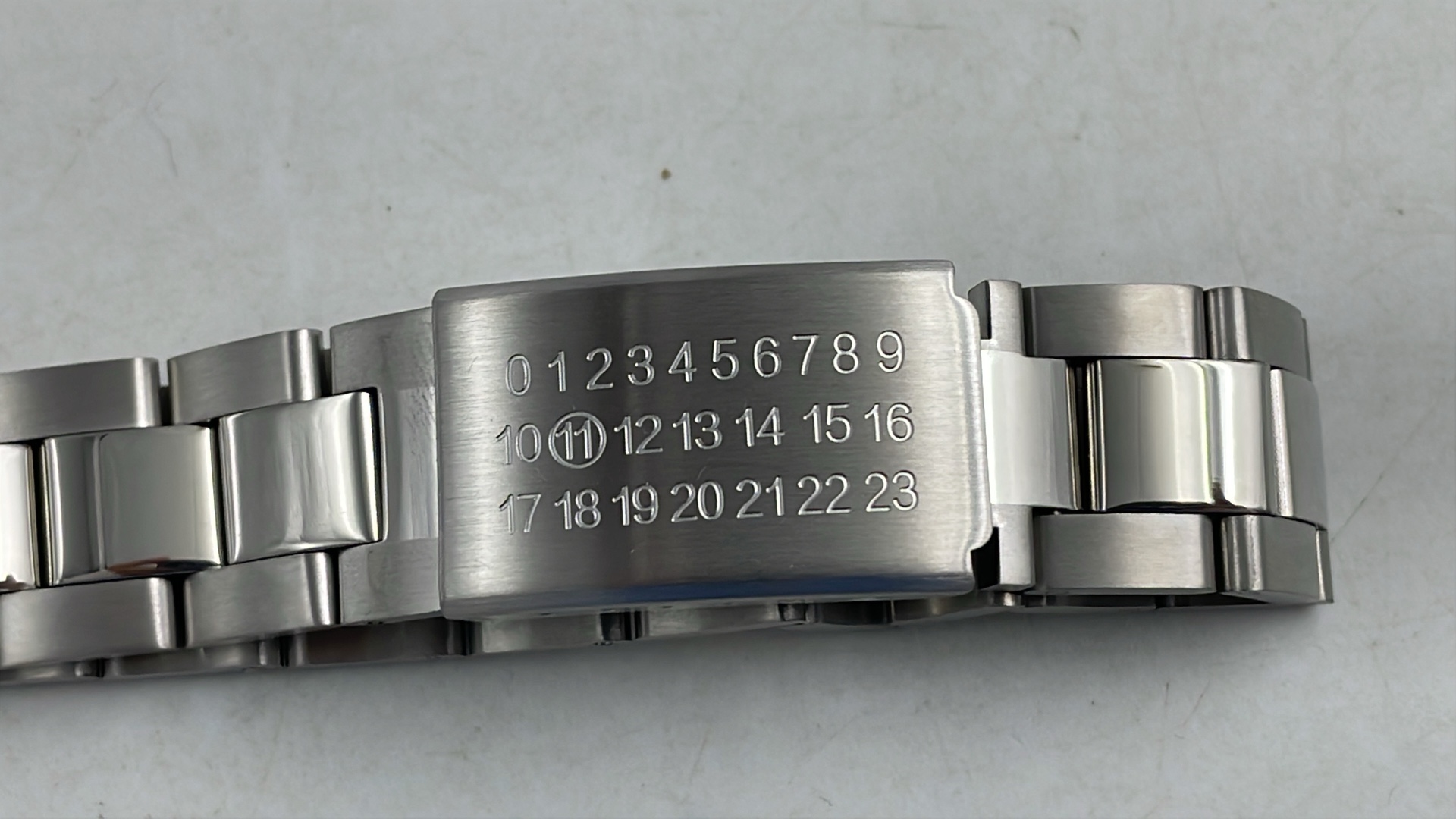 Stainless Steel Magnetic Bracelet with Daily Calendar - Modern Design