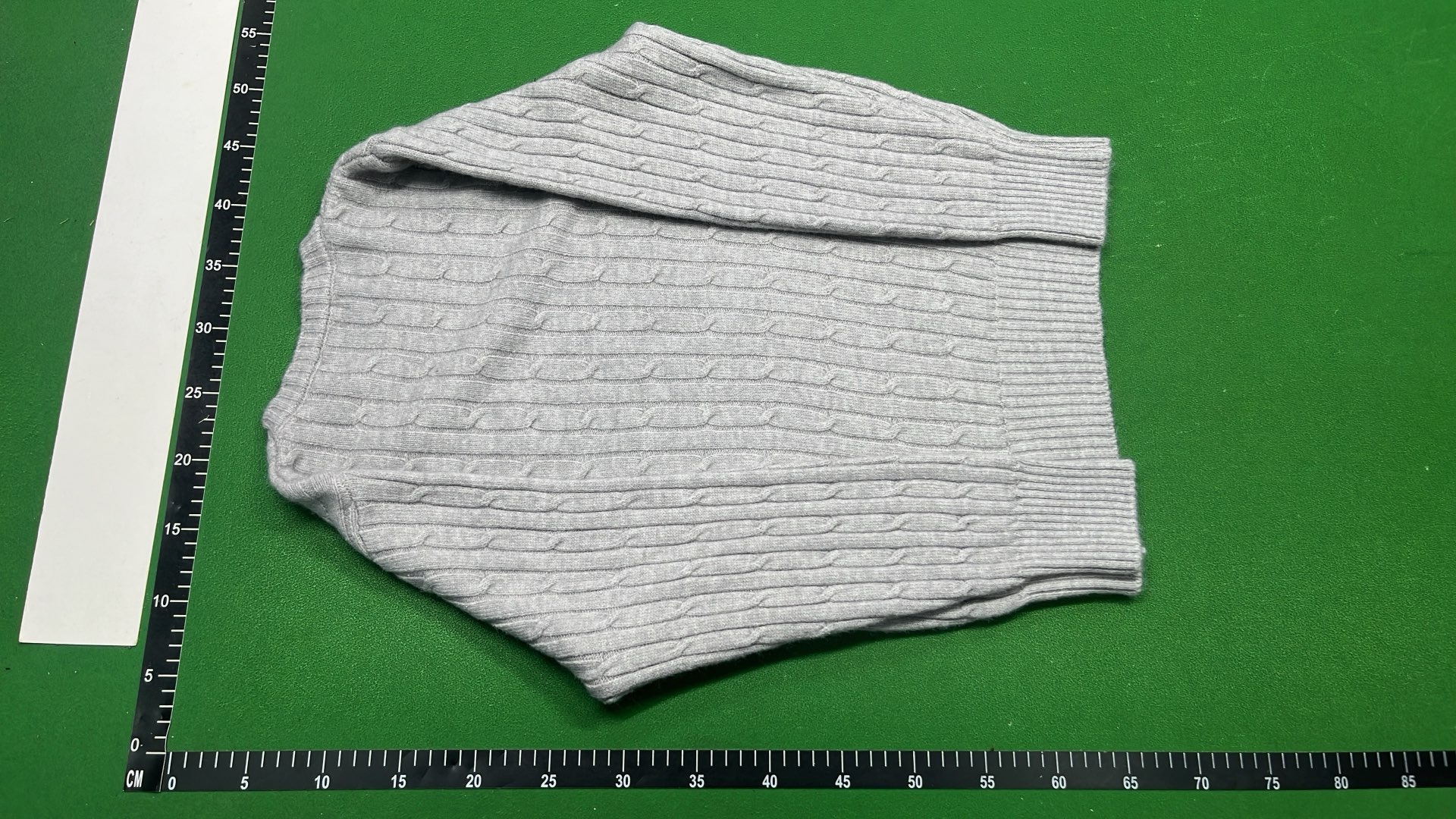 Men's Gray Cable Knit Sweater - Classic Crew Neck Design