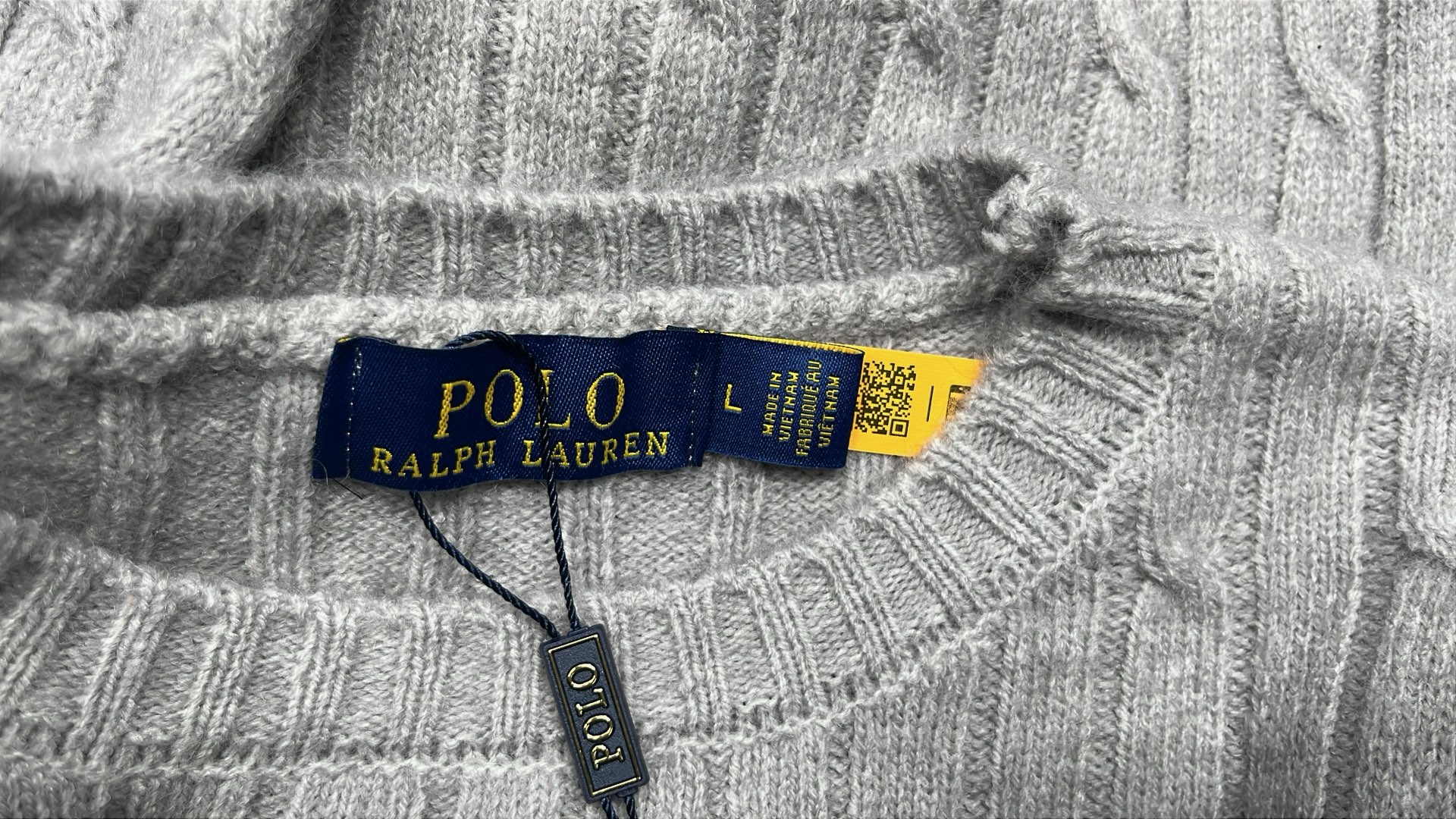 Men's Gray Cable Knit Sweater - Classic Crew Neck Design