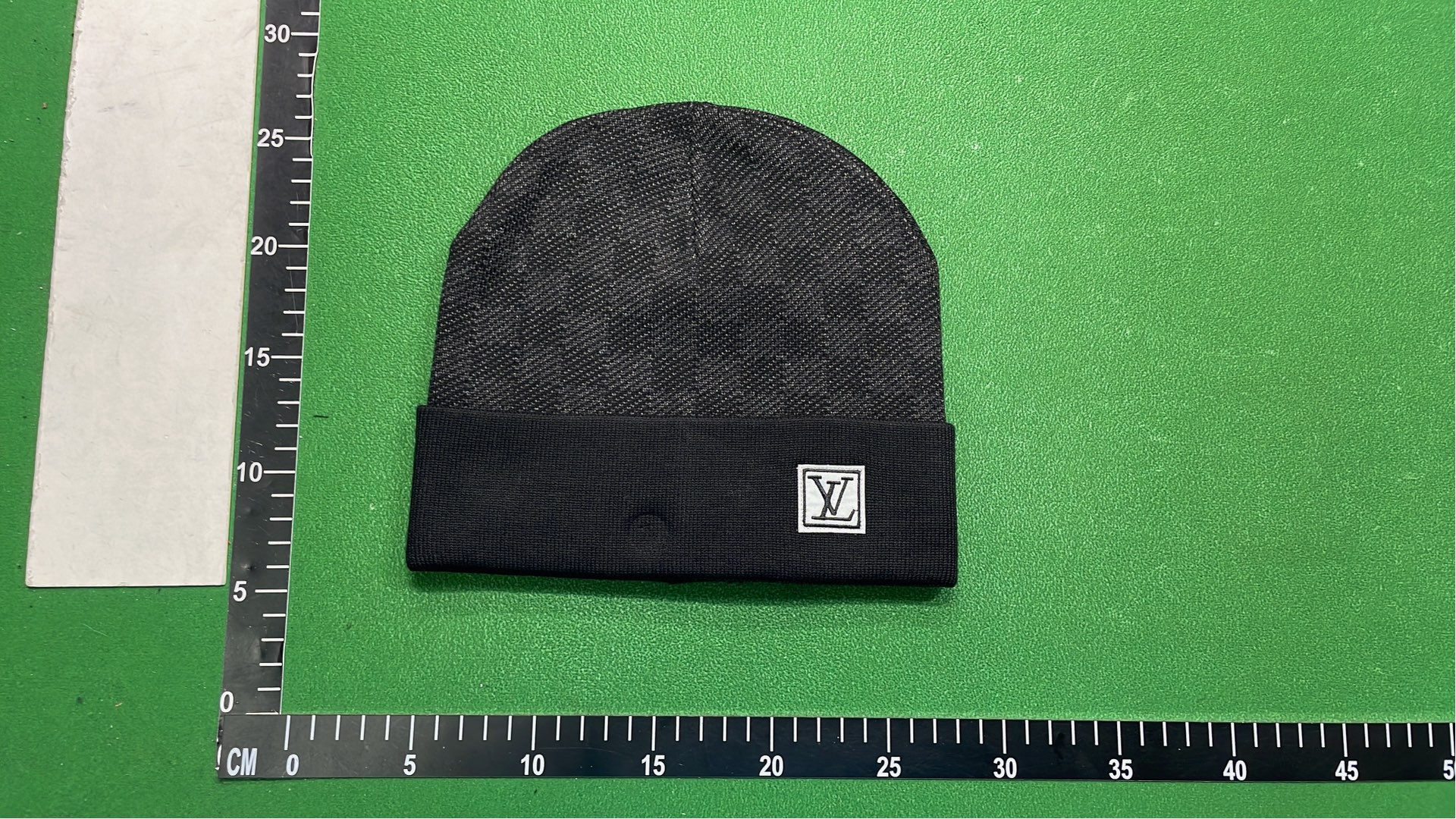 223# Pink Beanie Hat with Logo Dust Bag