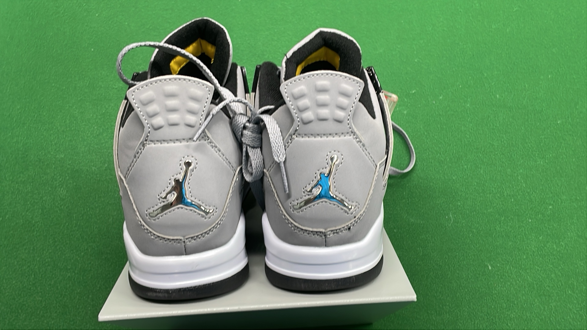 Air Jordan 4 Retro Shoes - Multiple Colorways
